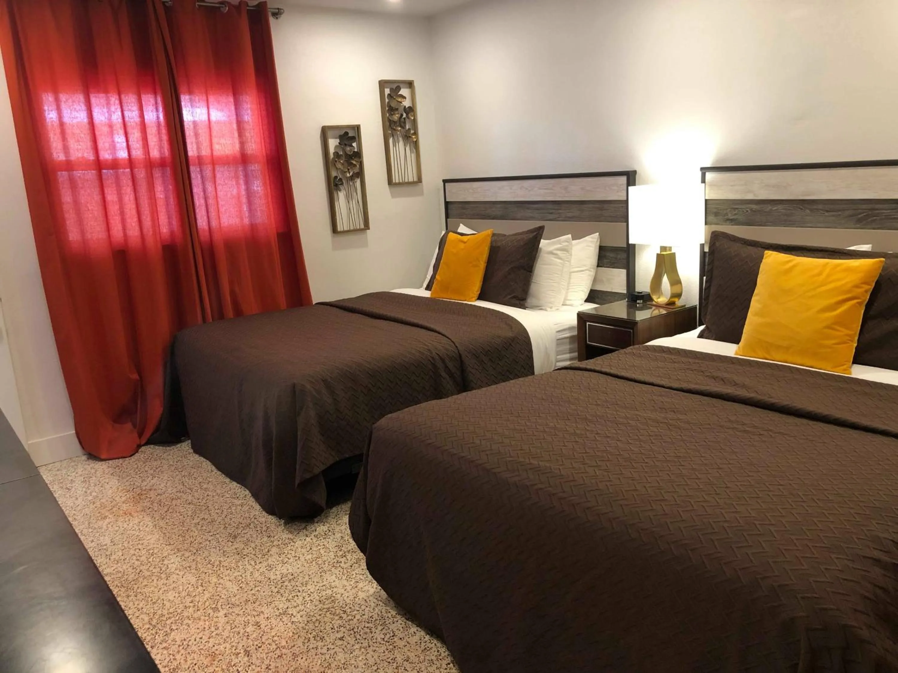 Bed in Captiva Beach Resort (open private beach access)