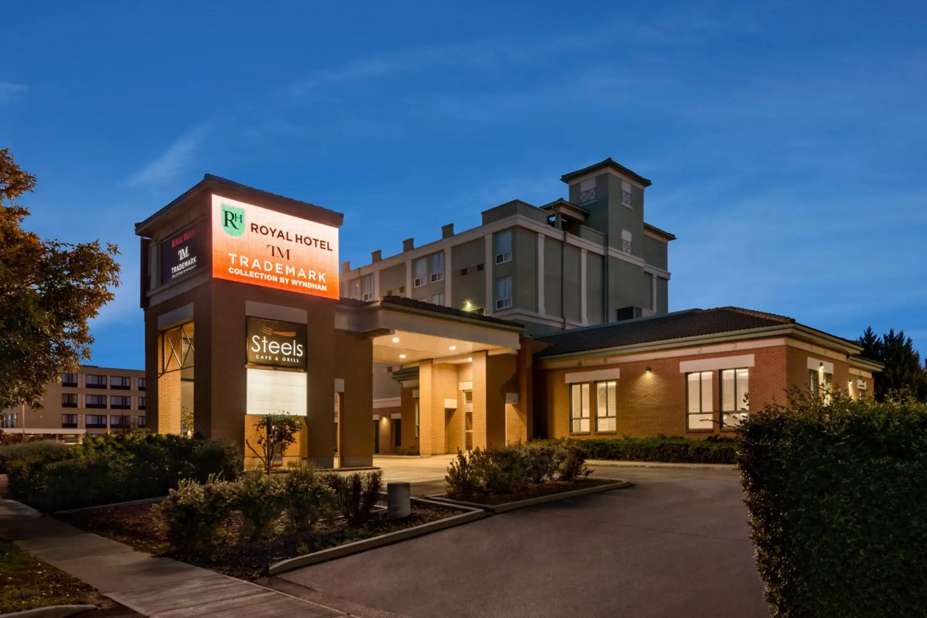 Facade/entrance in Royal Hotel Regina, Trademark Collection by Wyndham Facade/entrance in Royal Hotel Regina, Trademark Collection by Wyndham