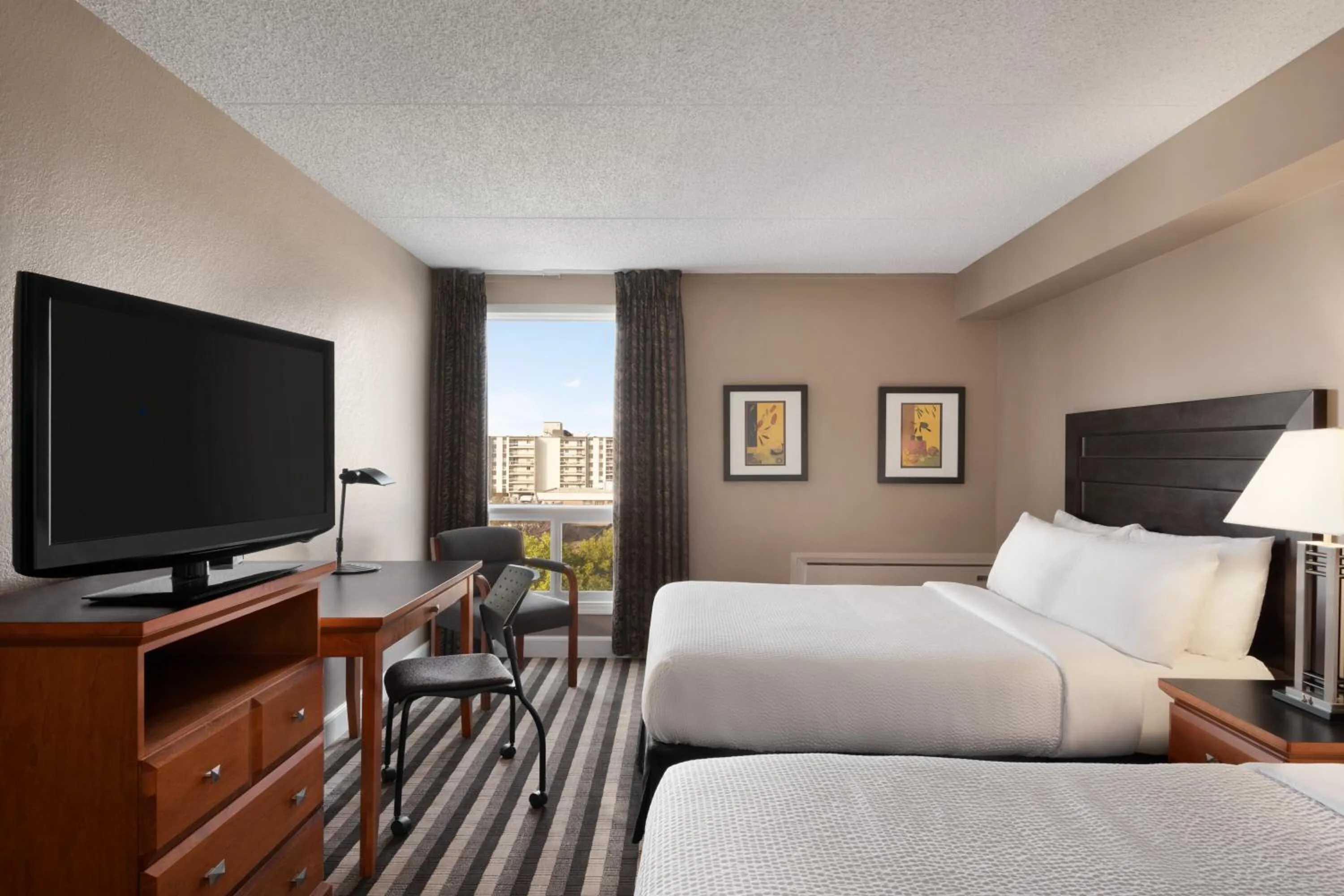 TV and multimedia, Bed in Royal Hotel Regina, Trademark Collection by Wyndham