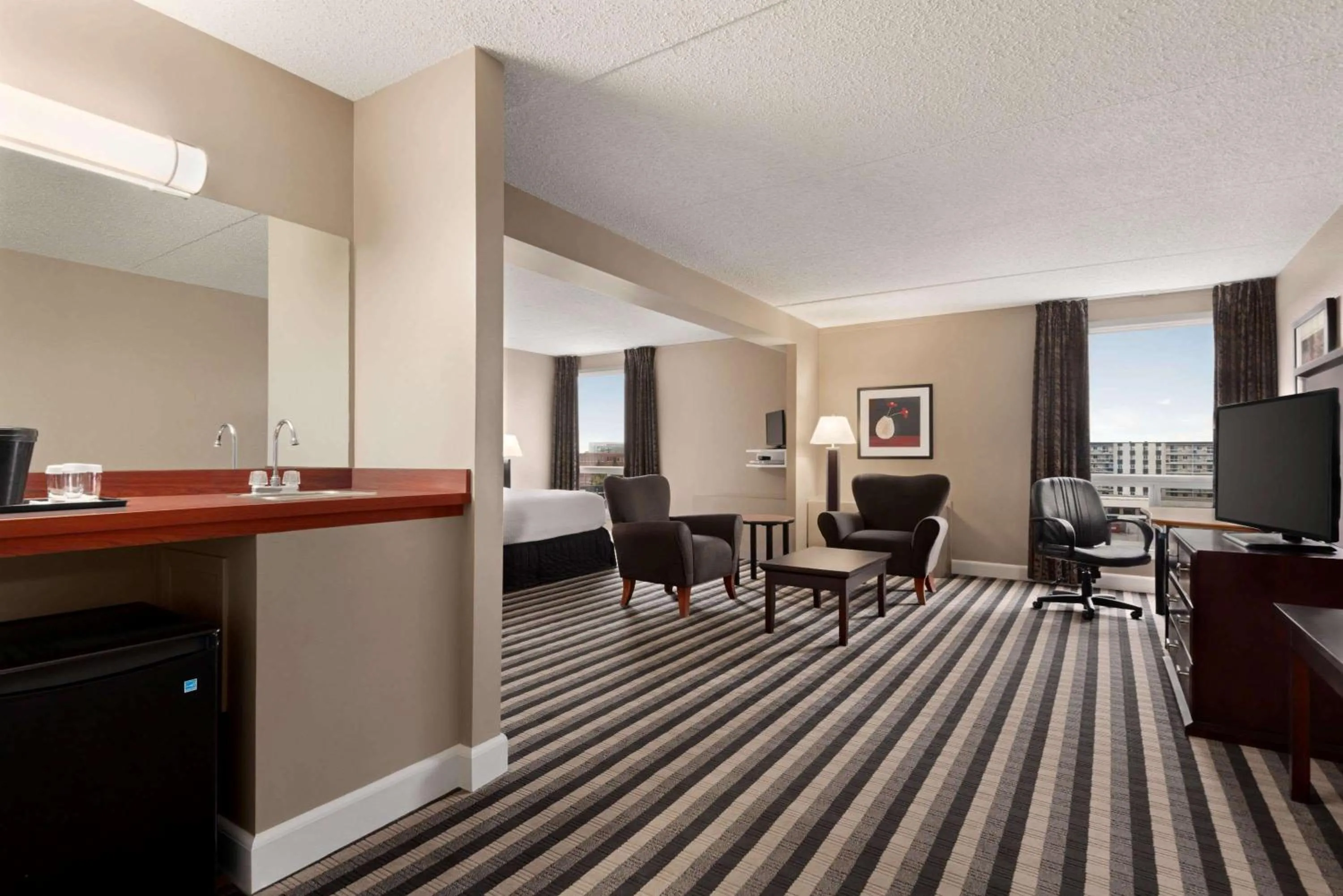 Photo of the whole room in Royal Hotel Regina, Trademark Collection by Wyndham