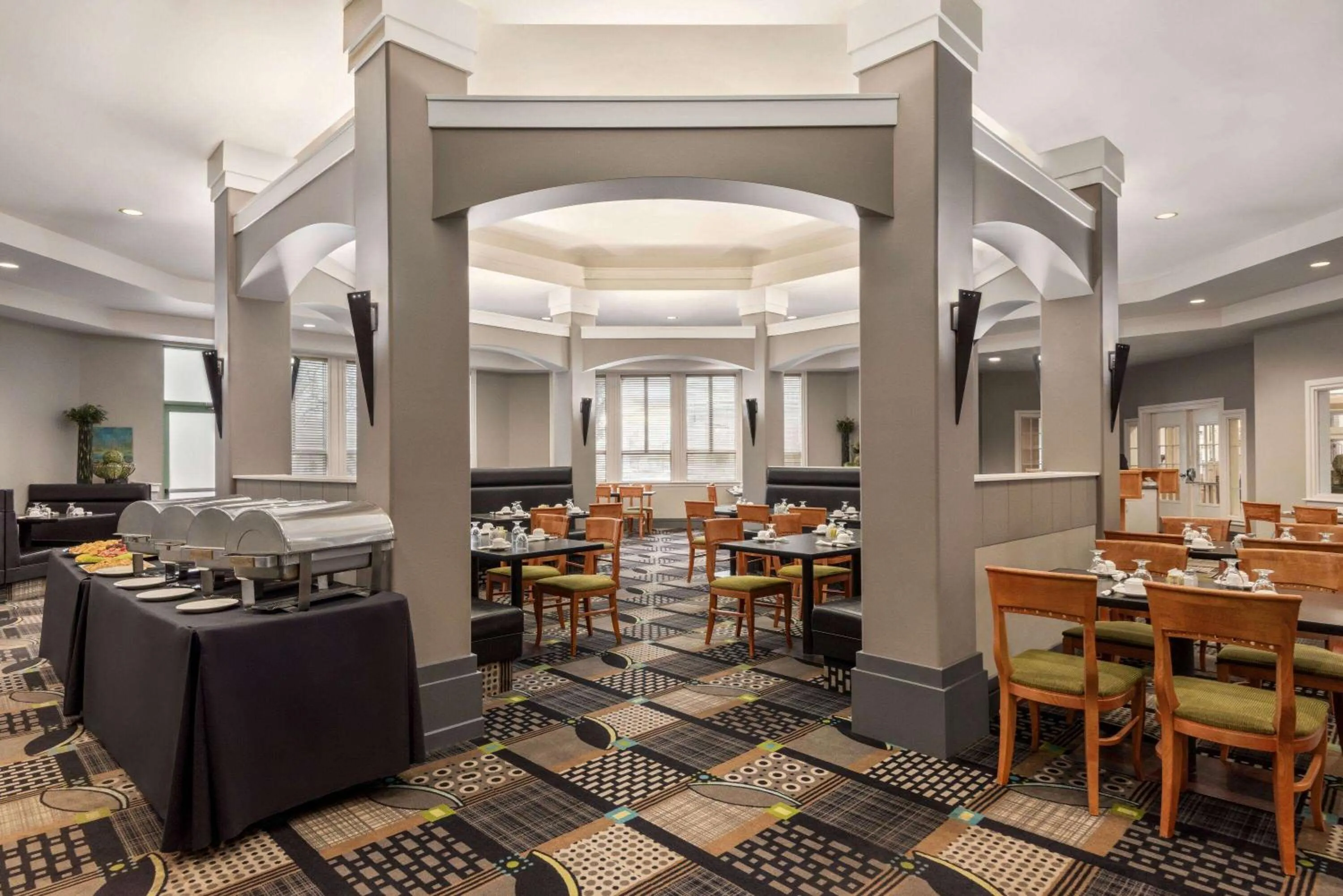 Restaurant/places to eat in Royal Hotel Regina, Trademark Collection by Wyndham