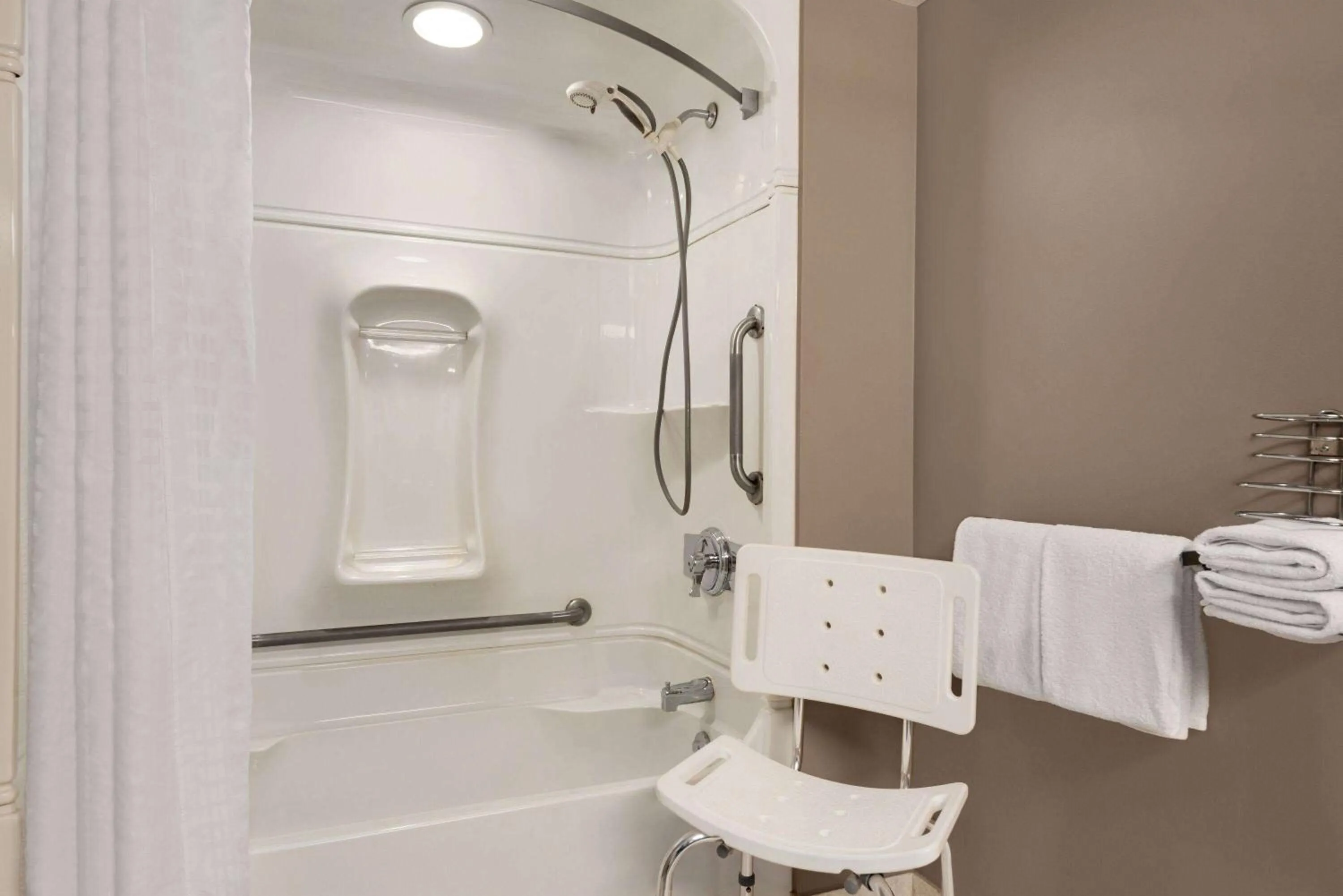 Photo of the whole room in Royal Hotel Regina, Trademark Collection by Wyndham