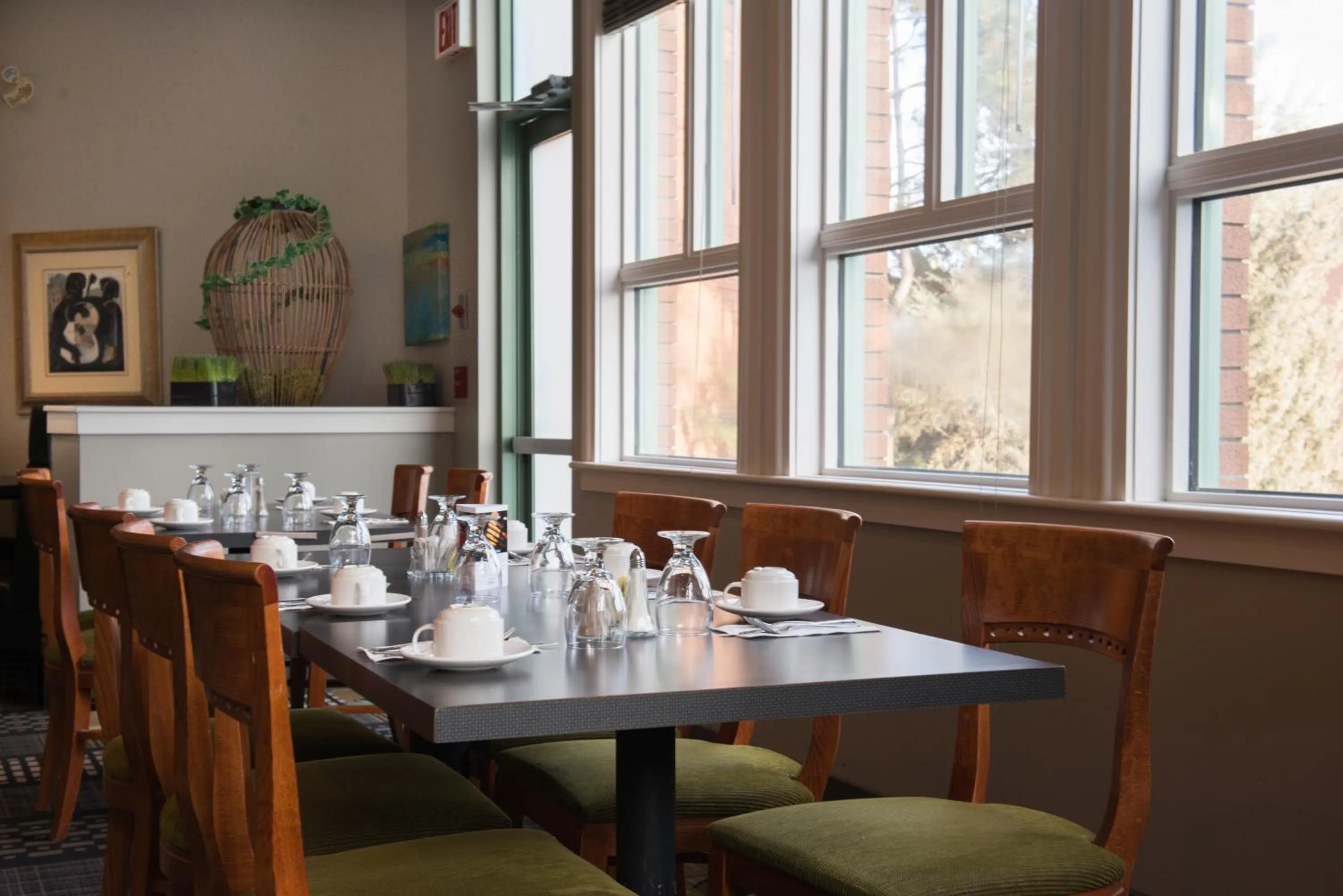 Restaurant/places to eat in Royal Hotel Regina, Trademark Collection by Wyndham