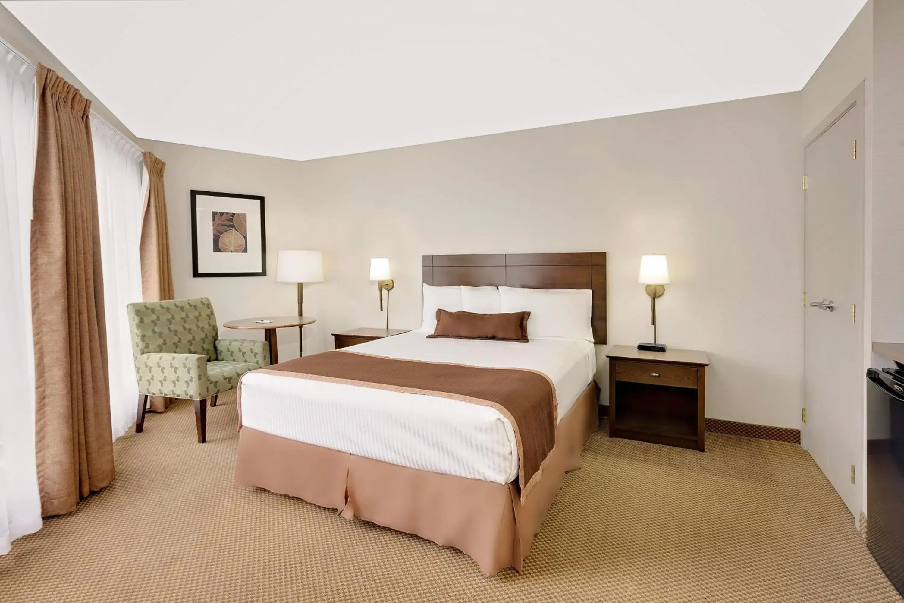 Photo of the whole room, Bed in Ramada by Wyndham Kamloops Photo of the whole room, Bed in Ramada by Wyndham Kamloops