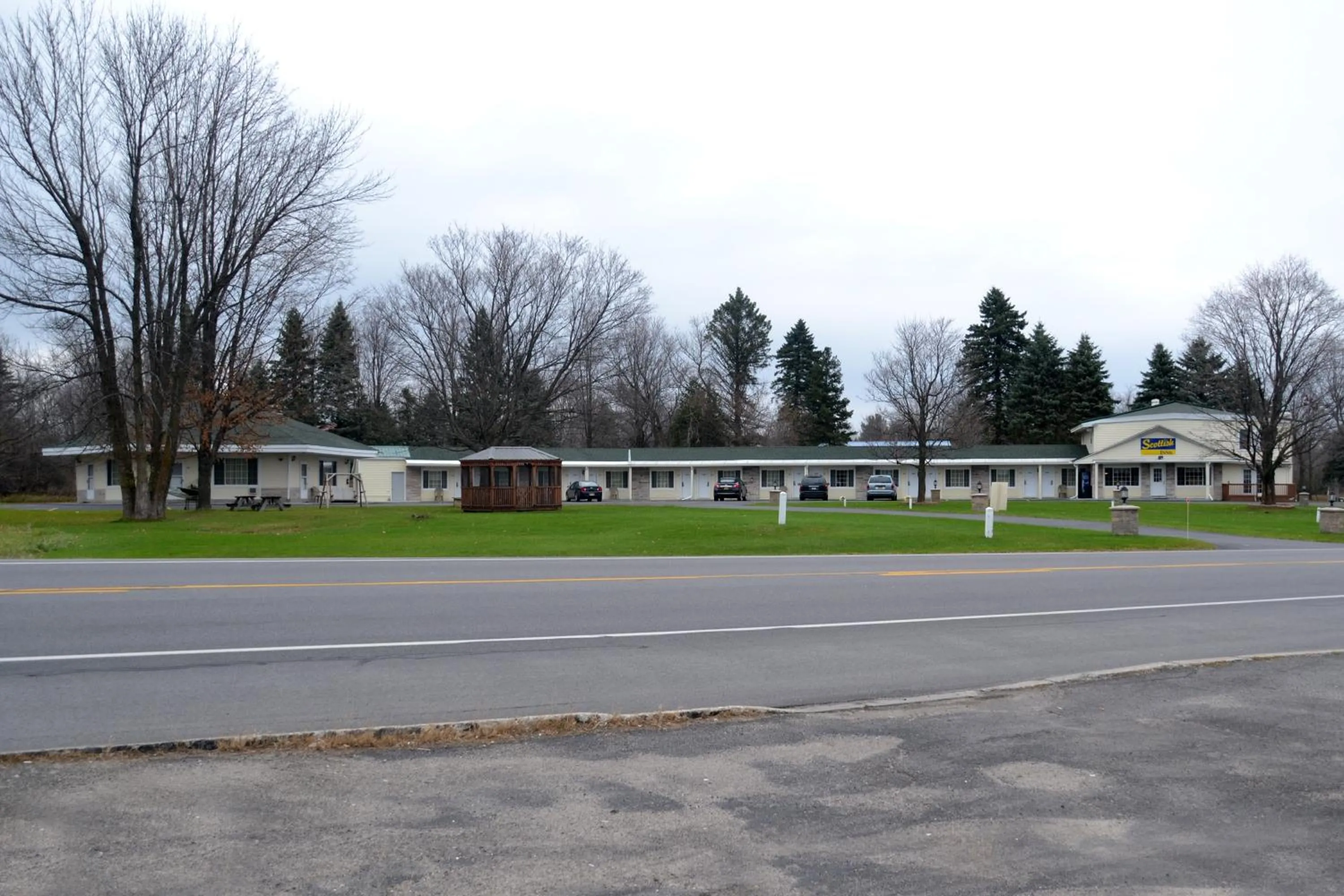 Facade/entrance in Scottish Inns Potsdam