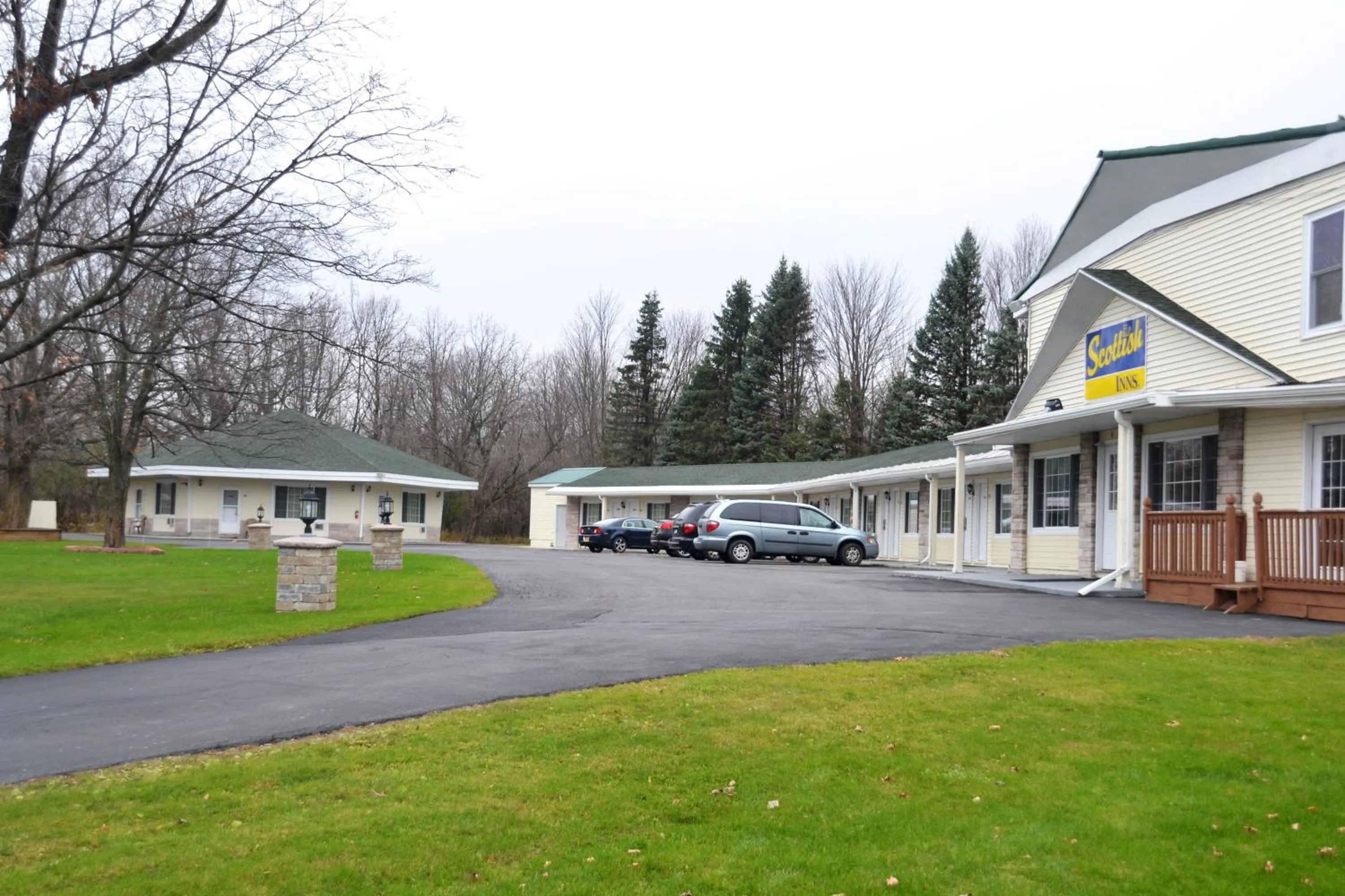 Facade/entrance in Scottish Inns Potsdam