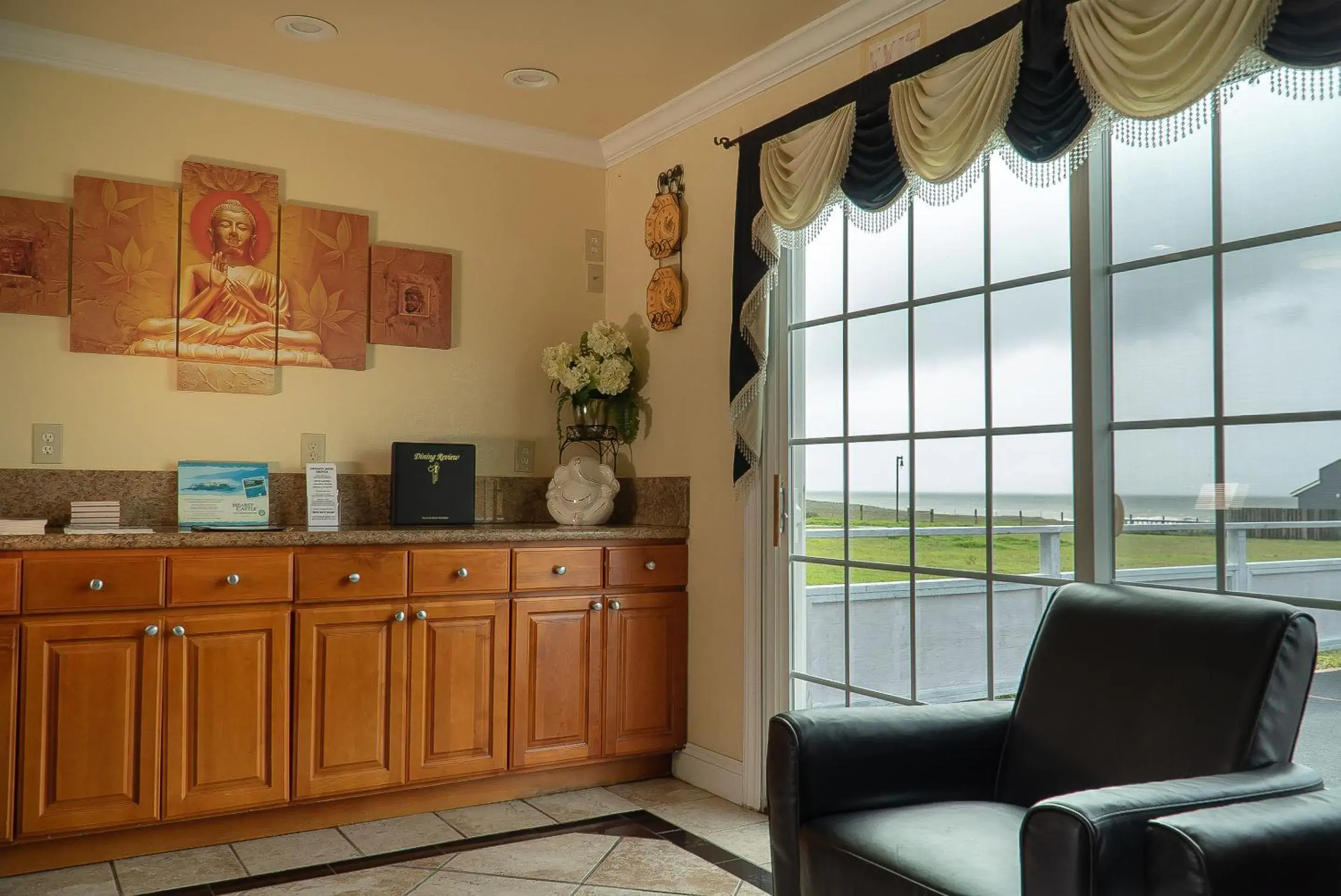 Sea view in Sea Breeze Inn - San Simeon Sea view in Sea Breeze Inn - San Simeon