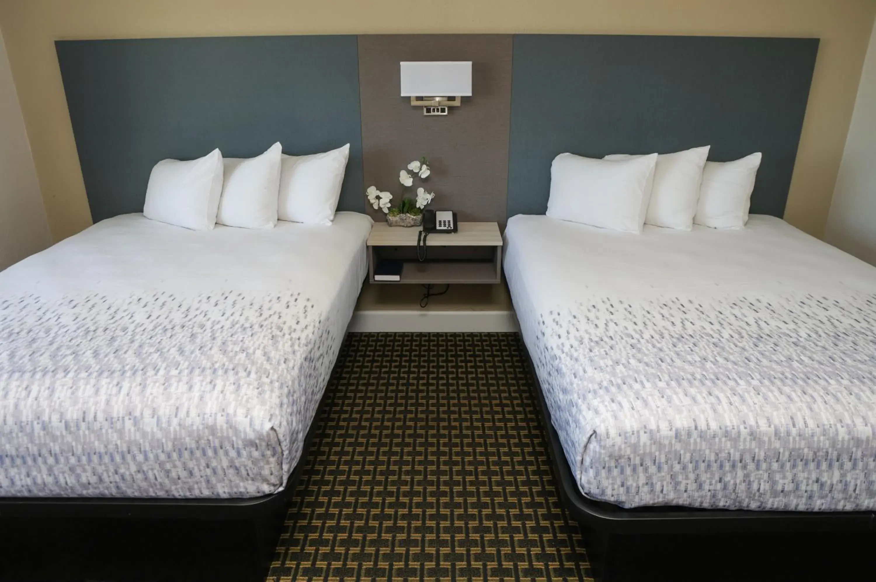 Bed in Sea Breeze Inn - San Simeon Bed in Sea Breeze Inn - San Simeon