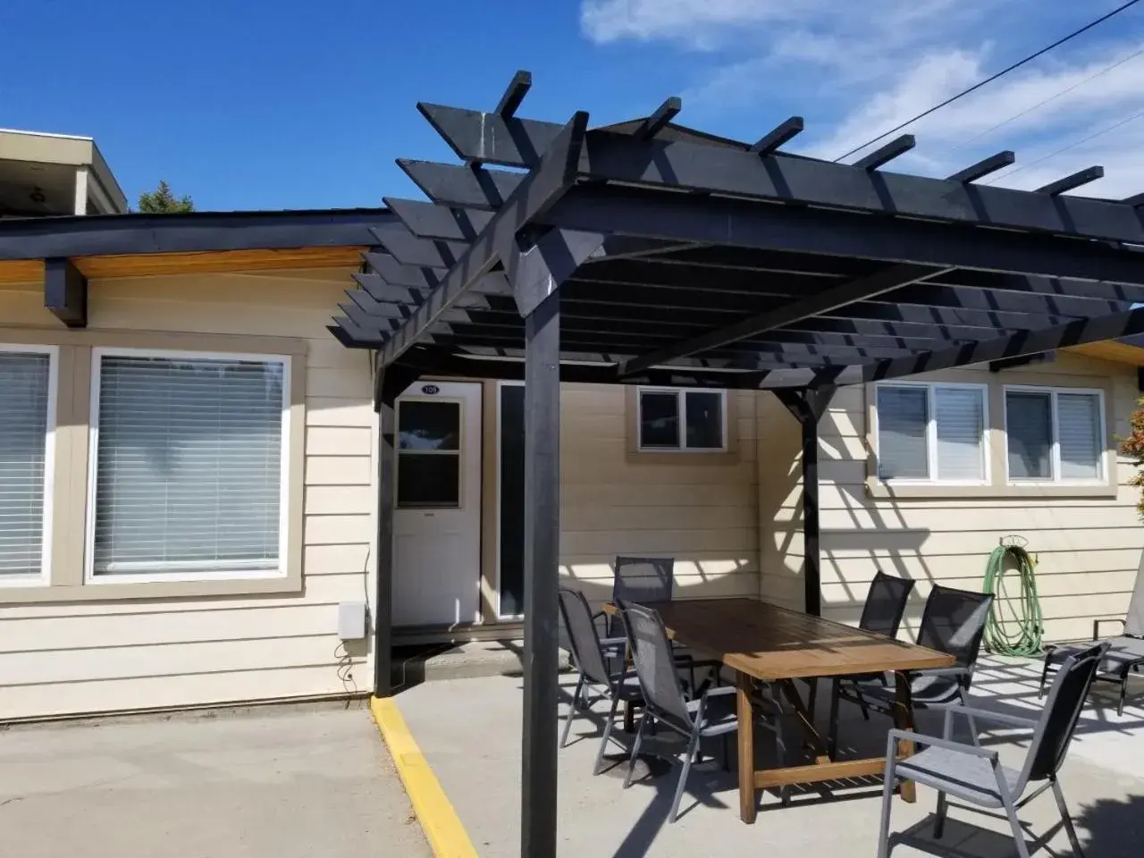 Three-Bedroom House in Osoyoos Lakeview Inn & Suites Three-Bedroom House in Osoyoos Lakeview Inn & Suites