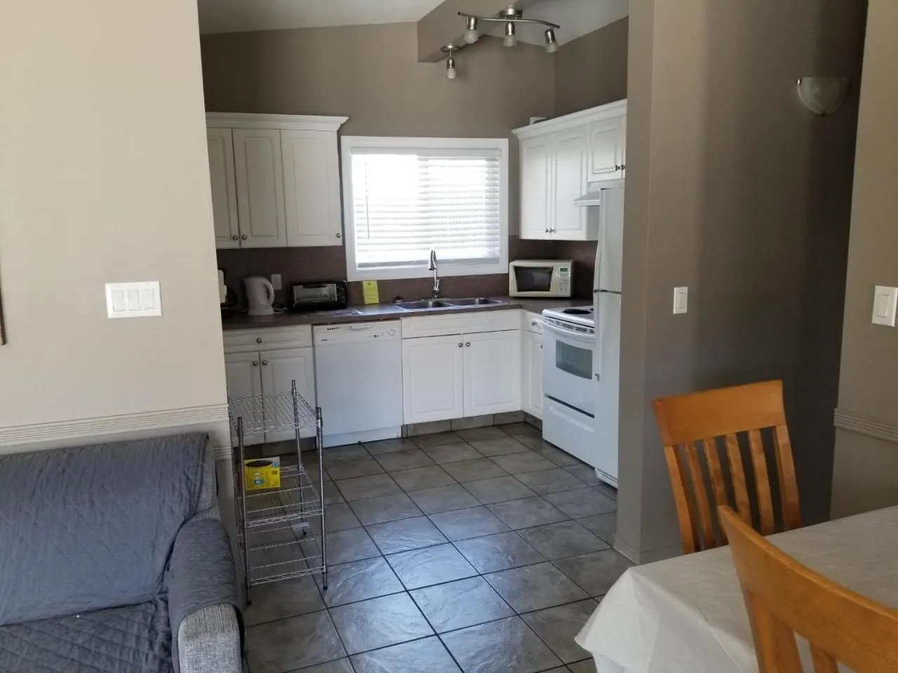 kitchen in Osoyoos Lakeview Inn & Suites