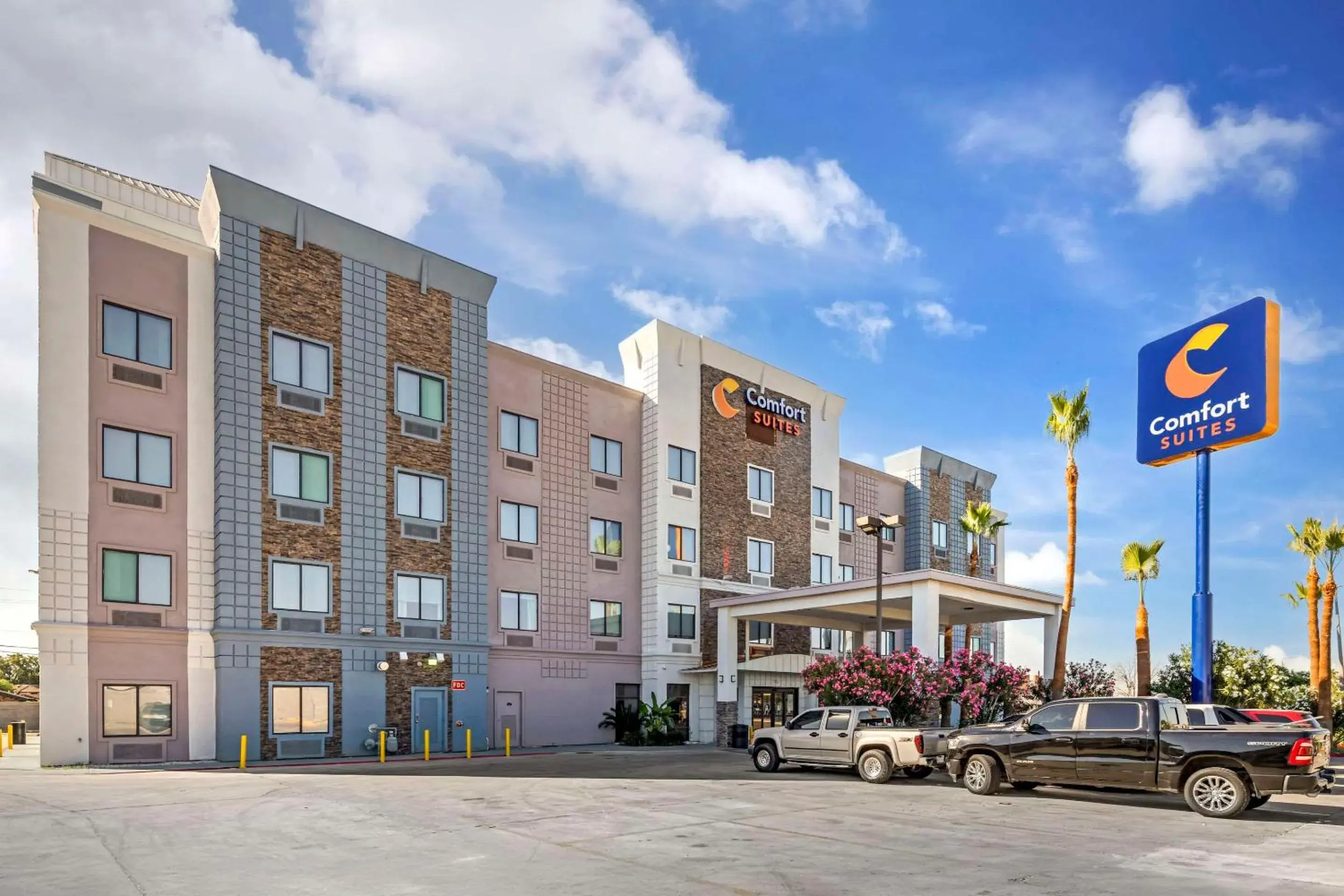 Property building in Comfort Suites Property building in Comfort Suites