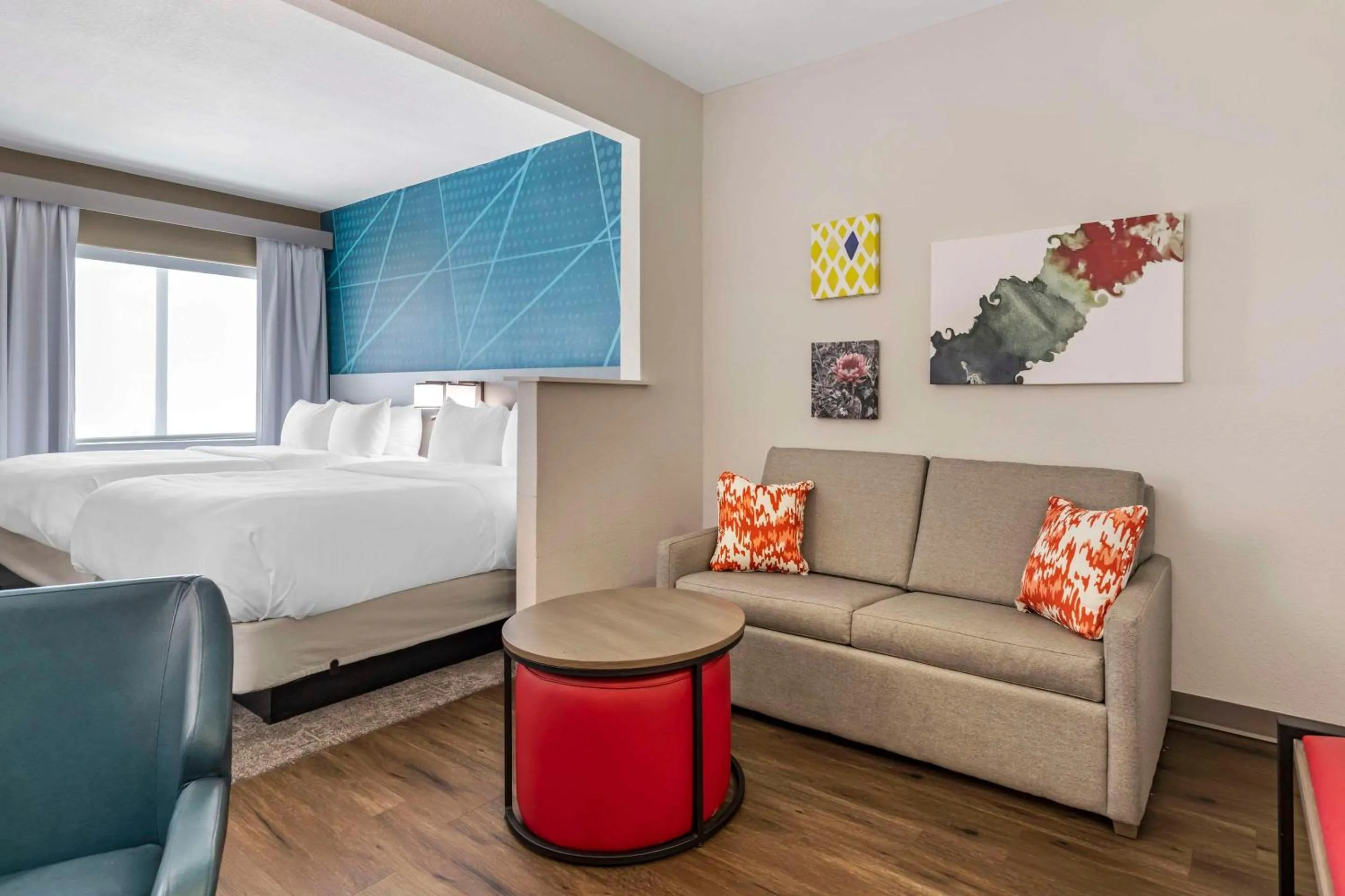 Bedroom, Bed in Comfort Suites