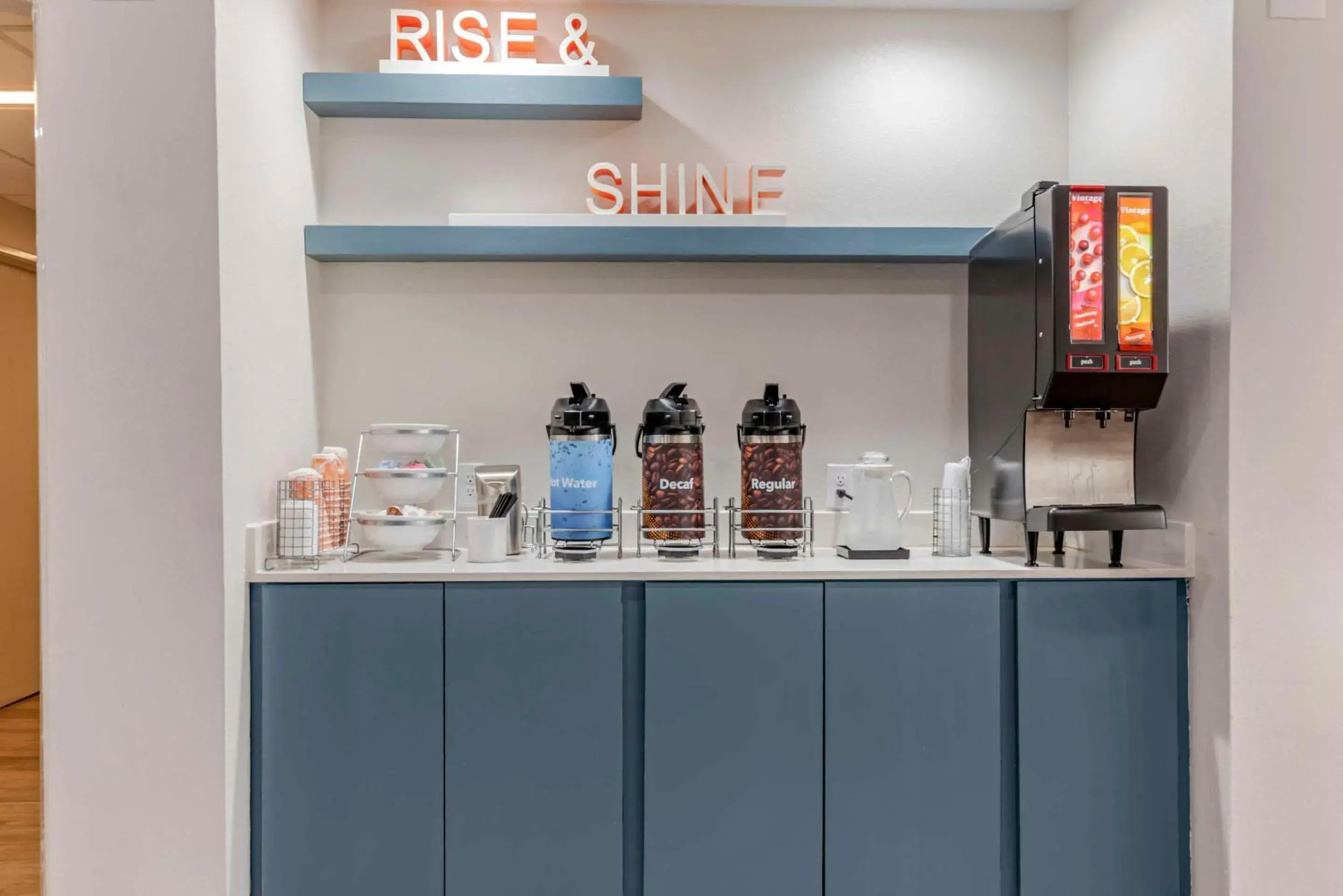 Breakfast in Comfort Suites Breakfast in Comfort Suites