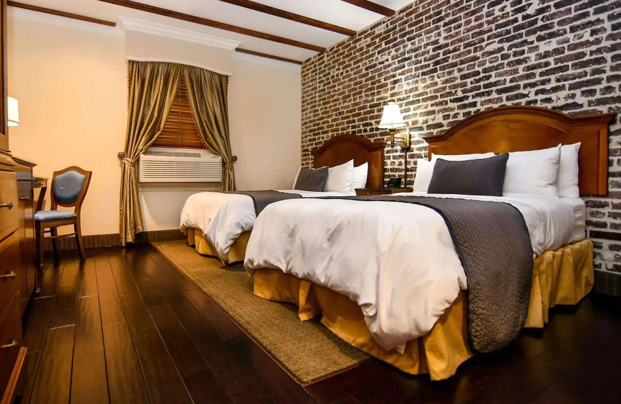 Bed in Brand Plaza Hotel Bed in Brand Plaza Hotel