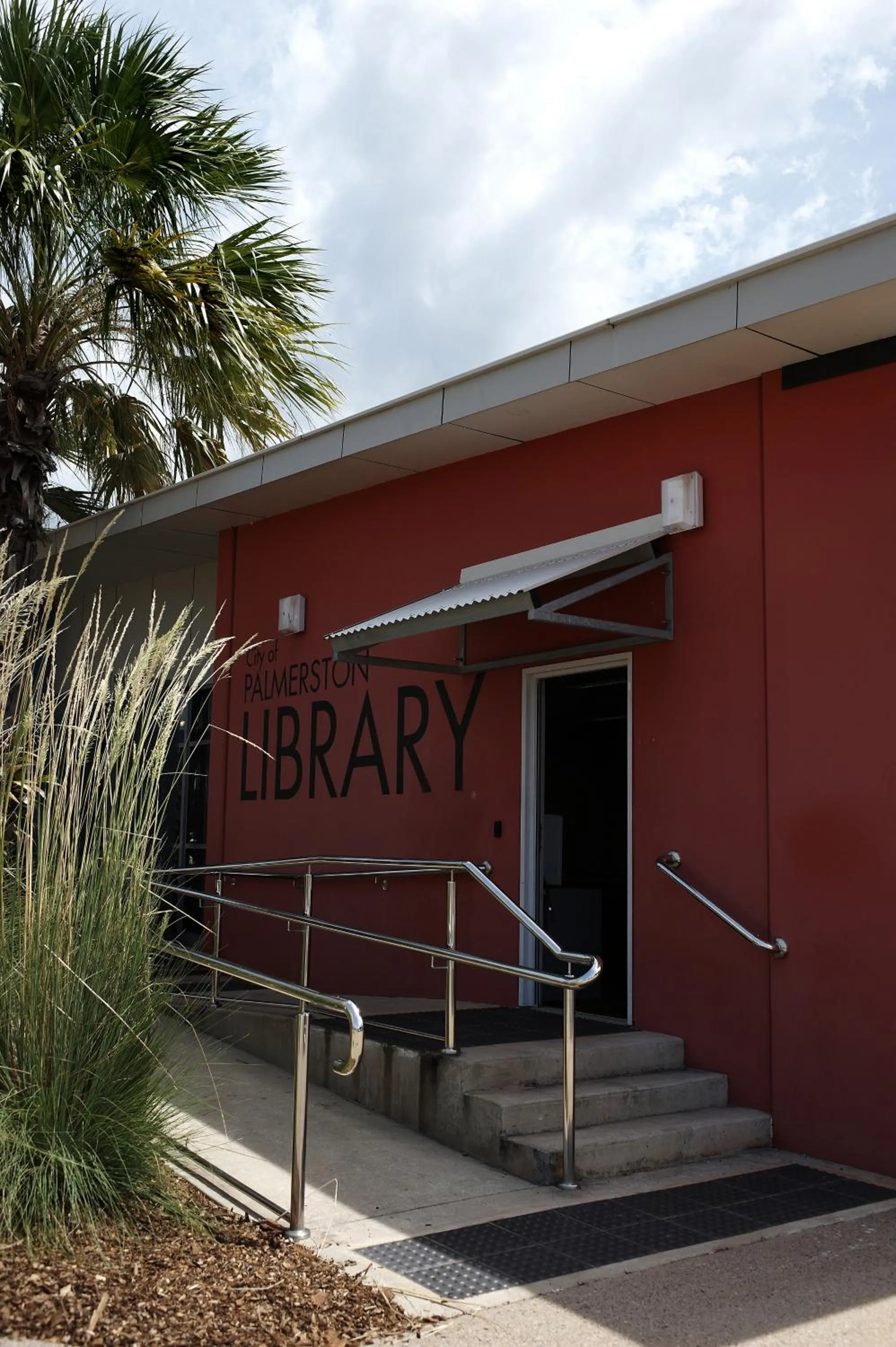 Library in Quest Palmerston - Darwin