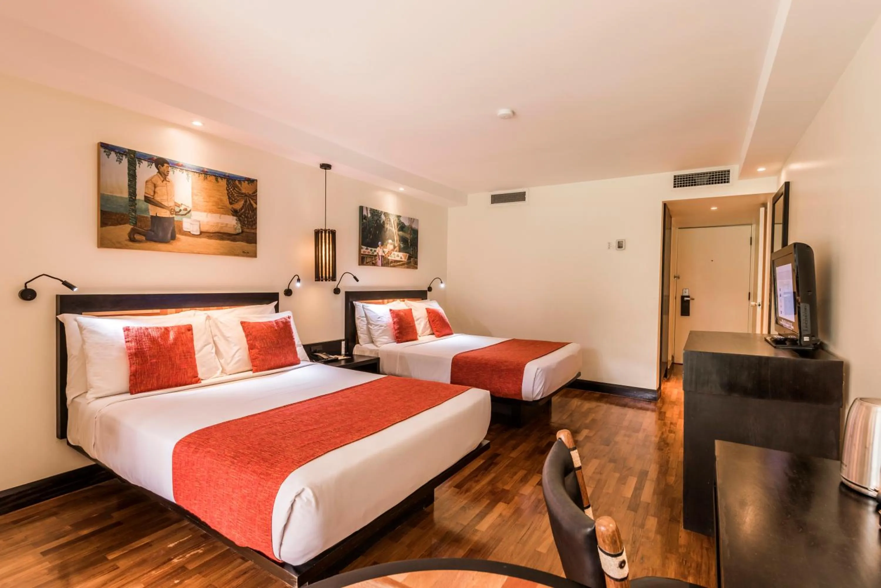 Photo of the whole room, Bed in The Warwick Fiji