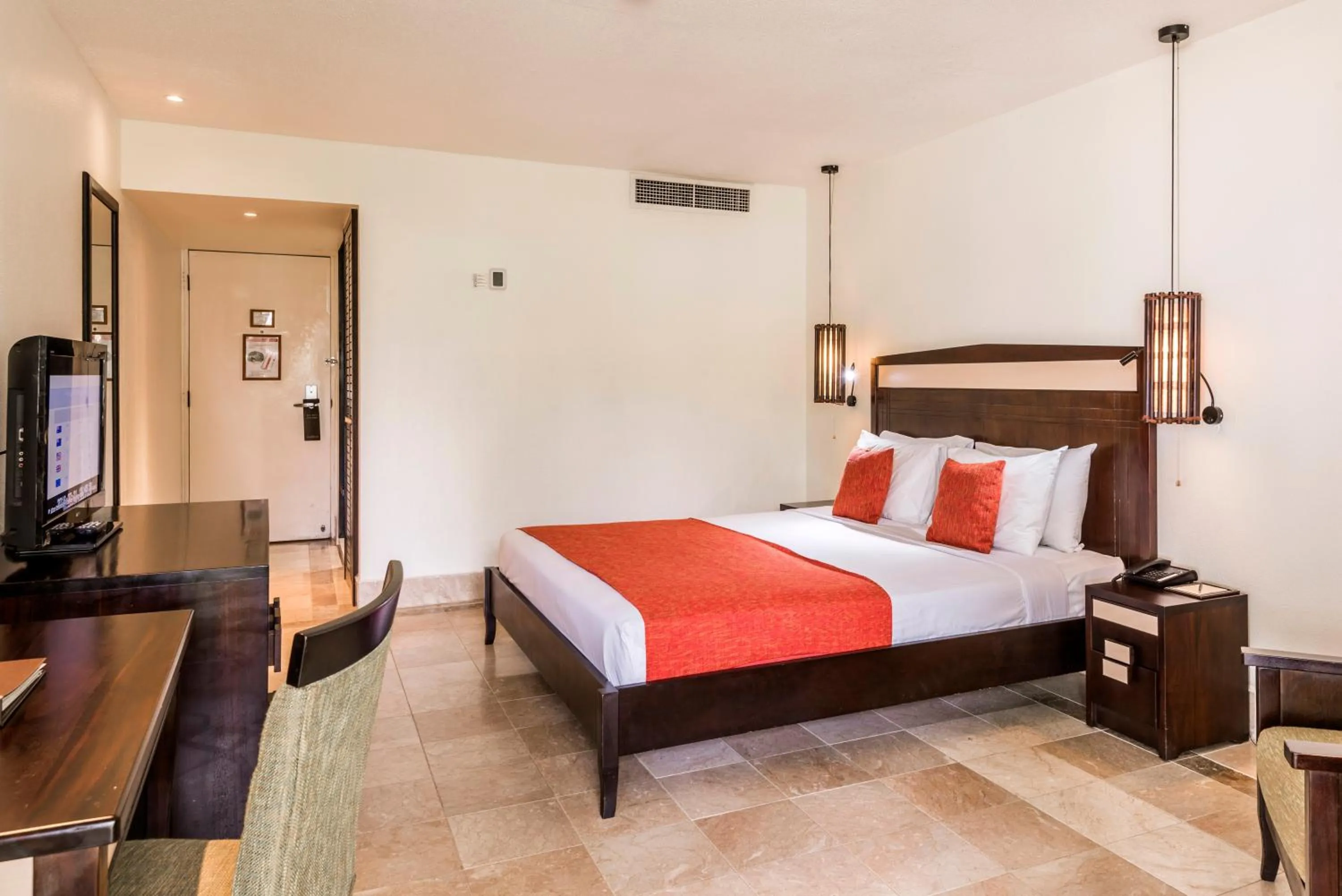 Bedroom, Bed in The Warwick Fiji