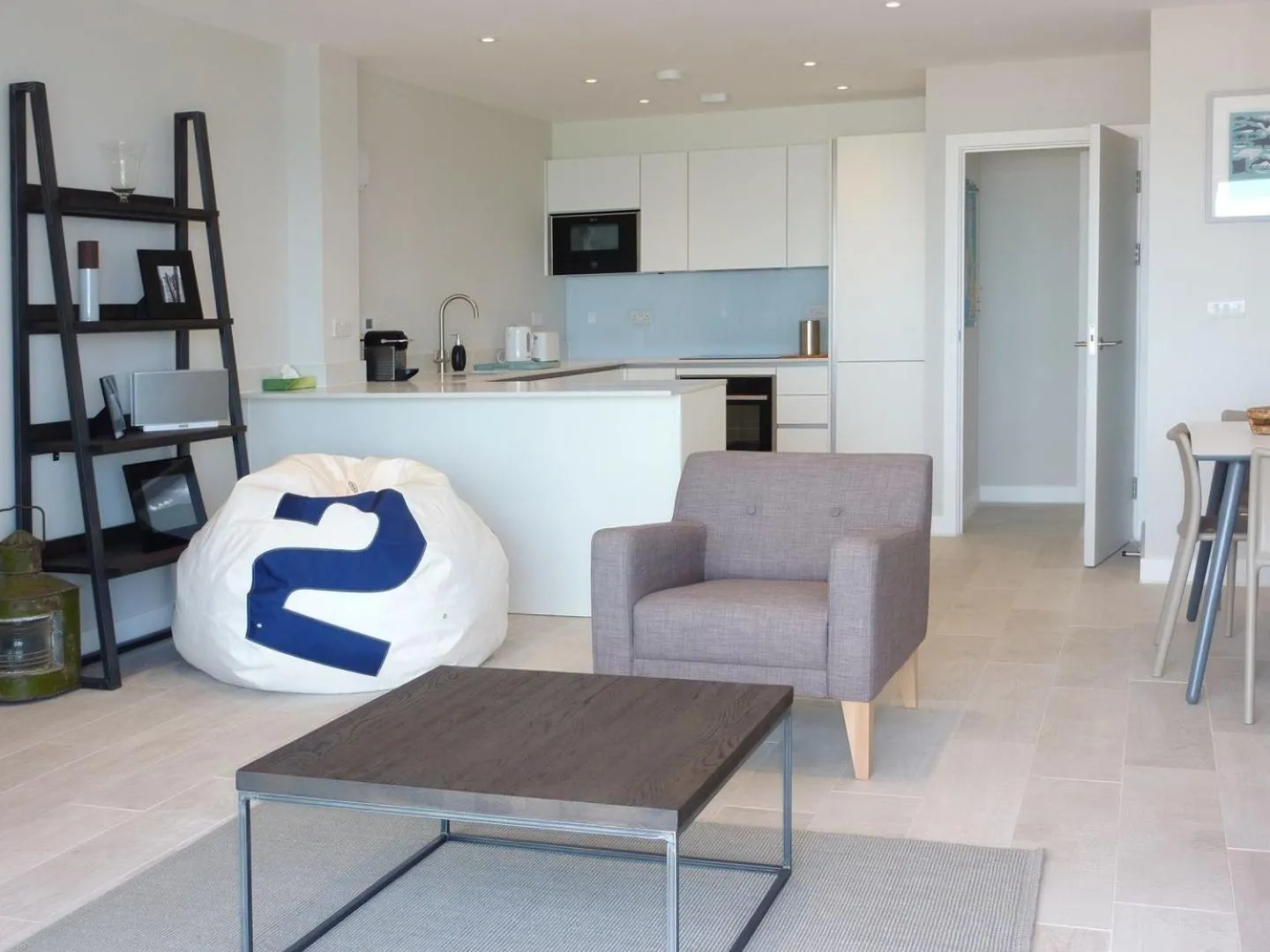 Flat 8 Seascape