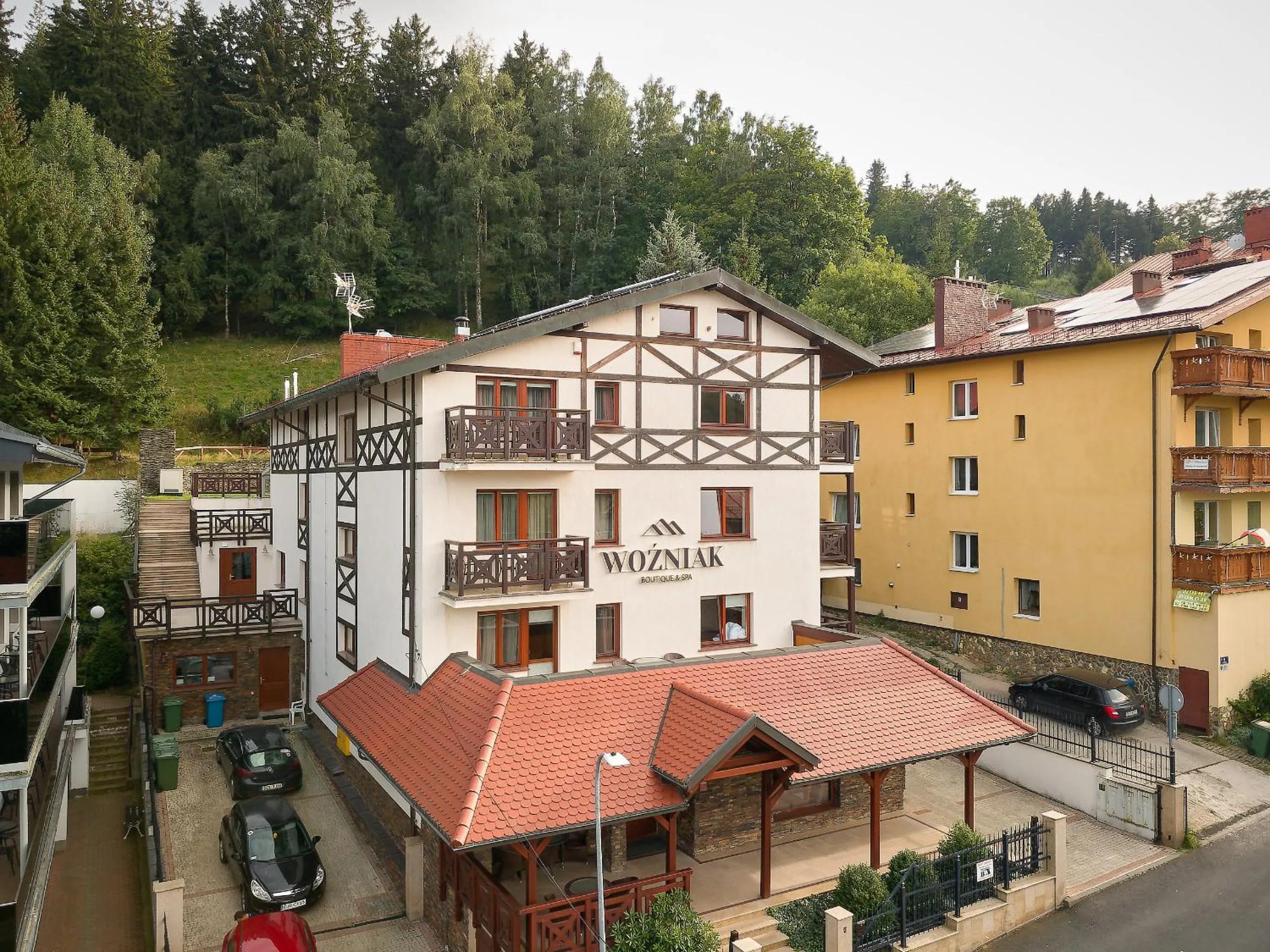 Property building in Woźniak Residence