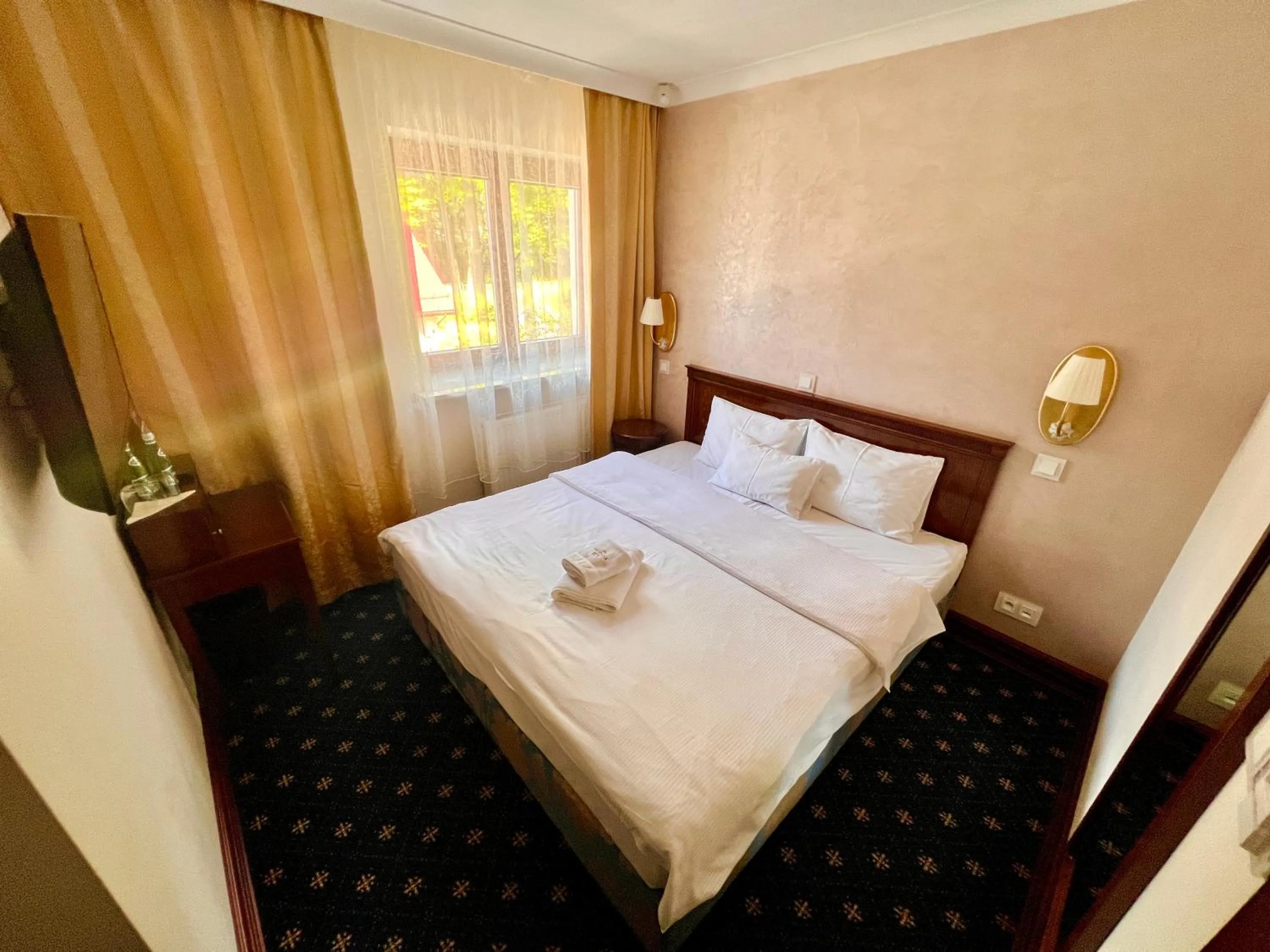 Bedroom, Bed in Woźniak Residence