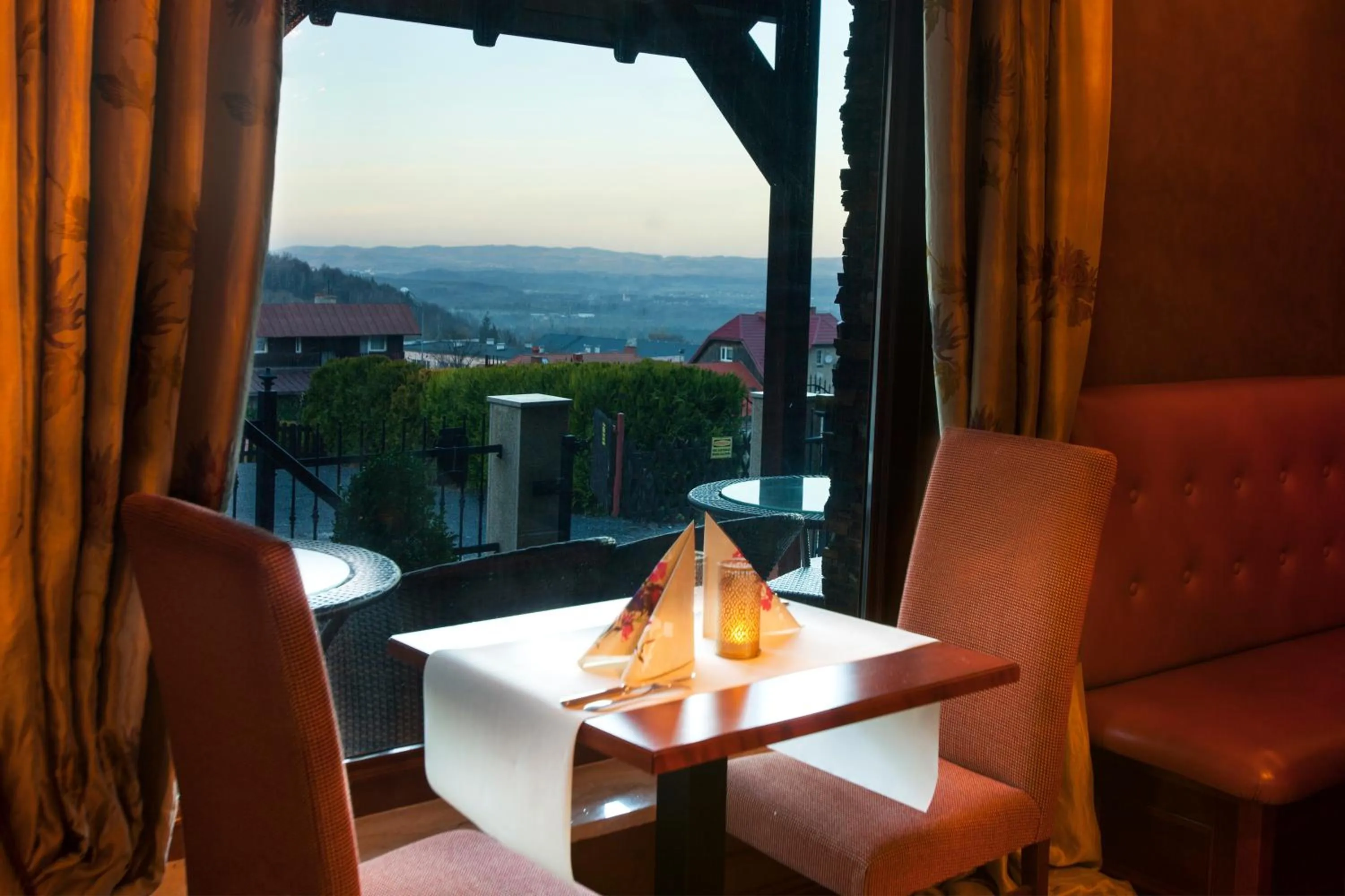 Restaurant/places to eat, Mountain View in Woźniak Residence