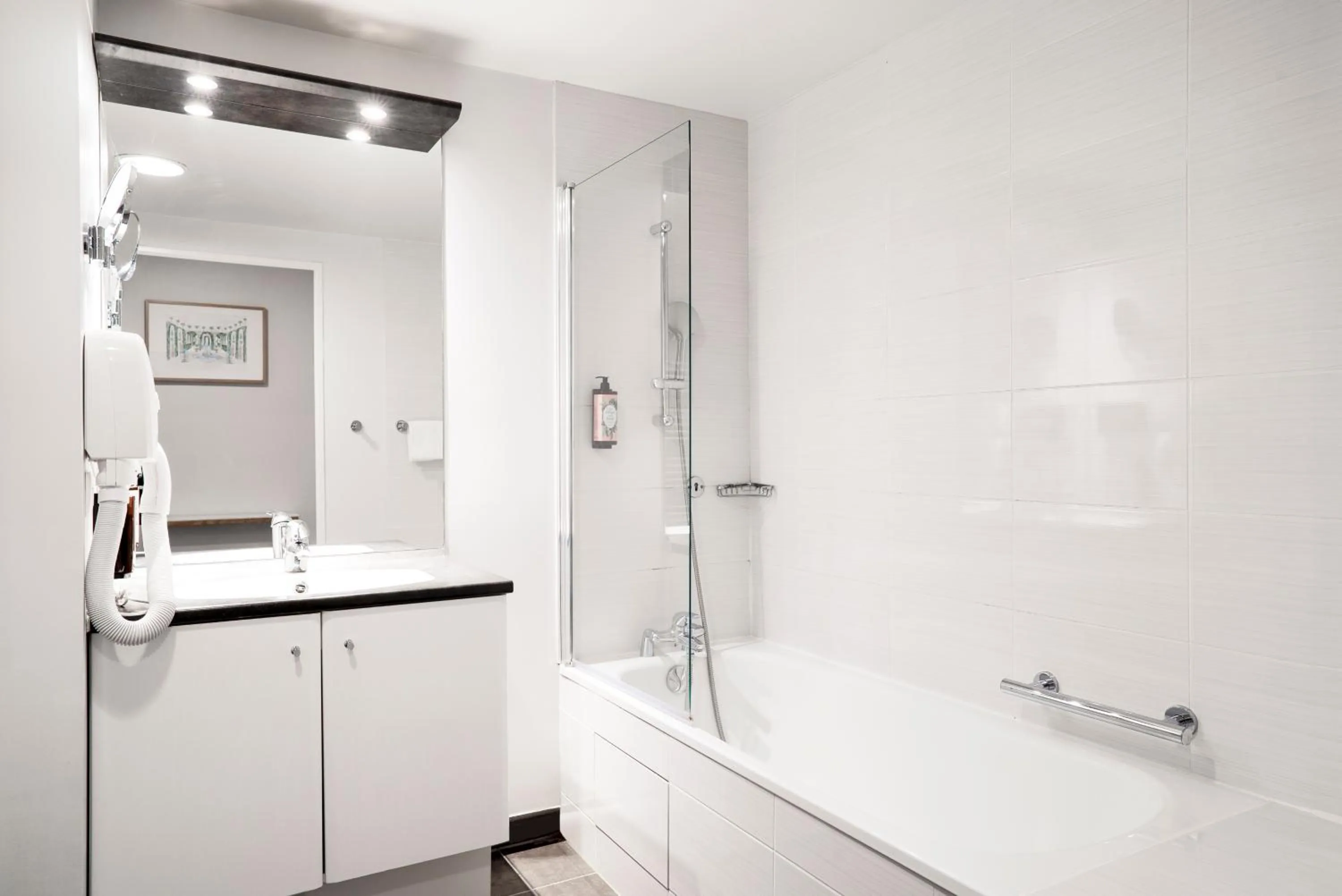 Bathroom in Residhome Paris-Guyancourt