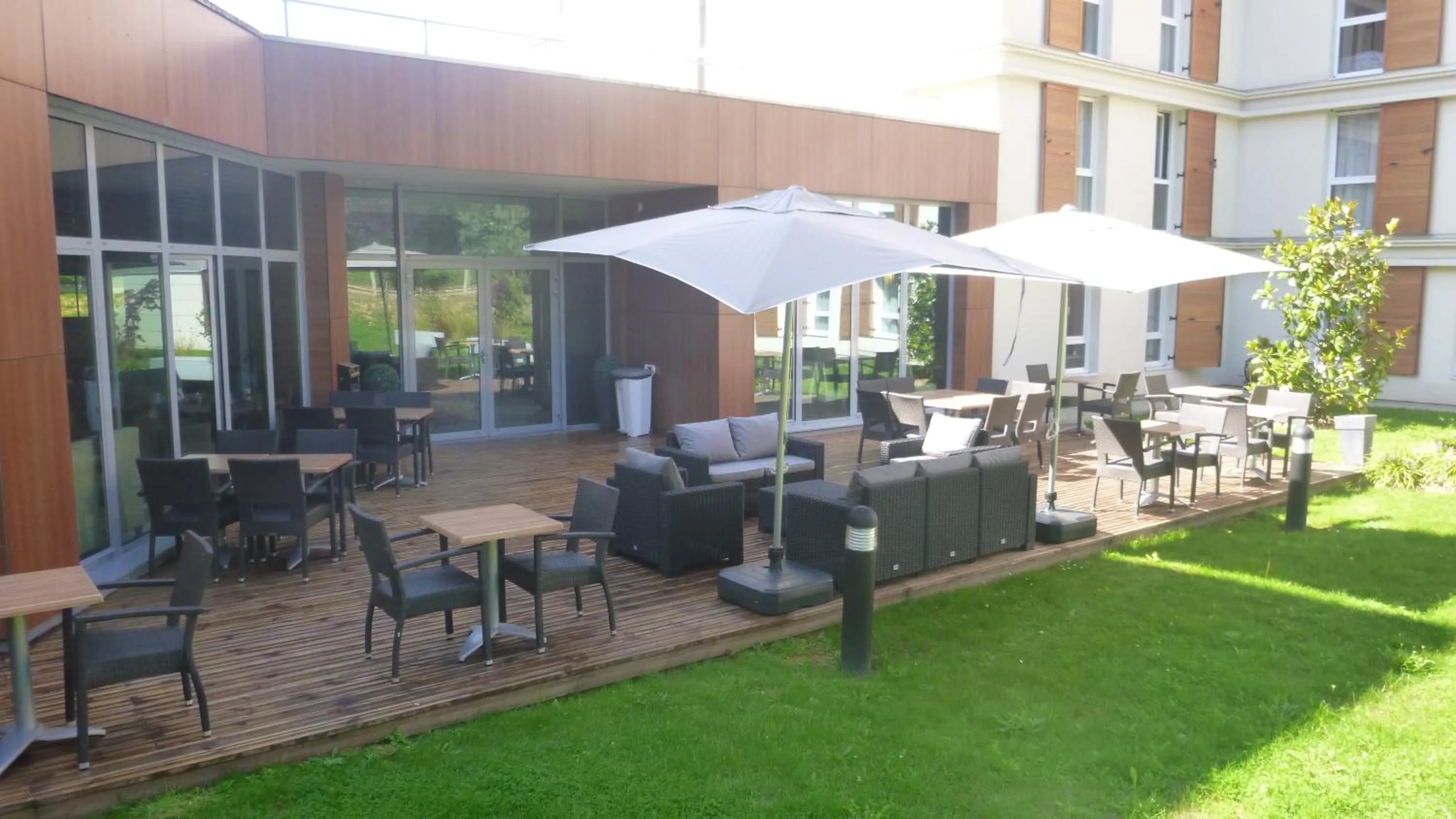 Patio in Residhome Paris-Guyancourt