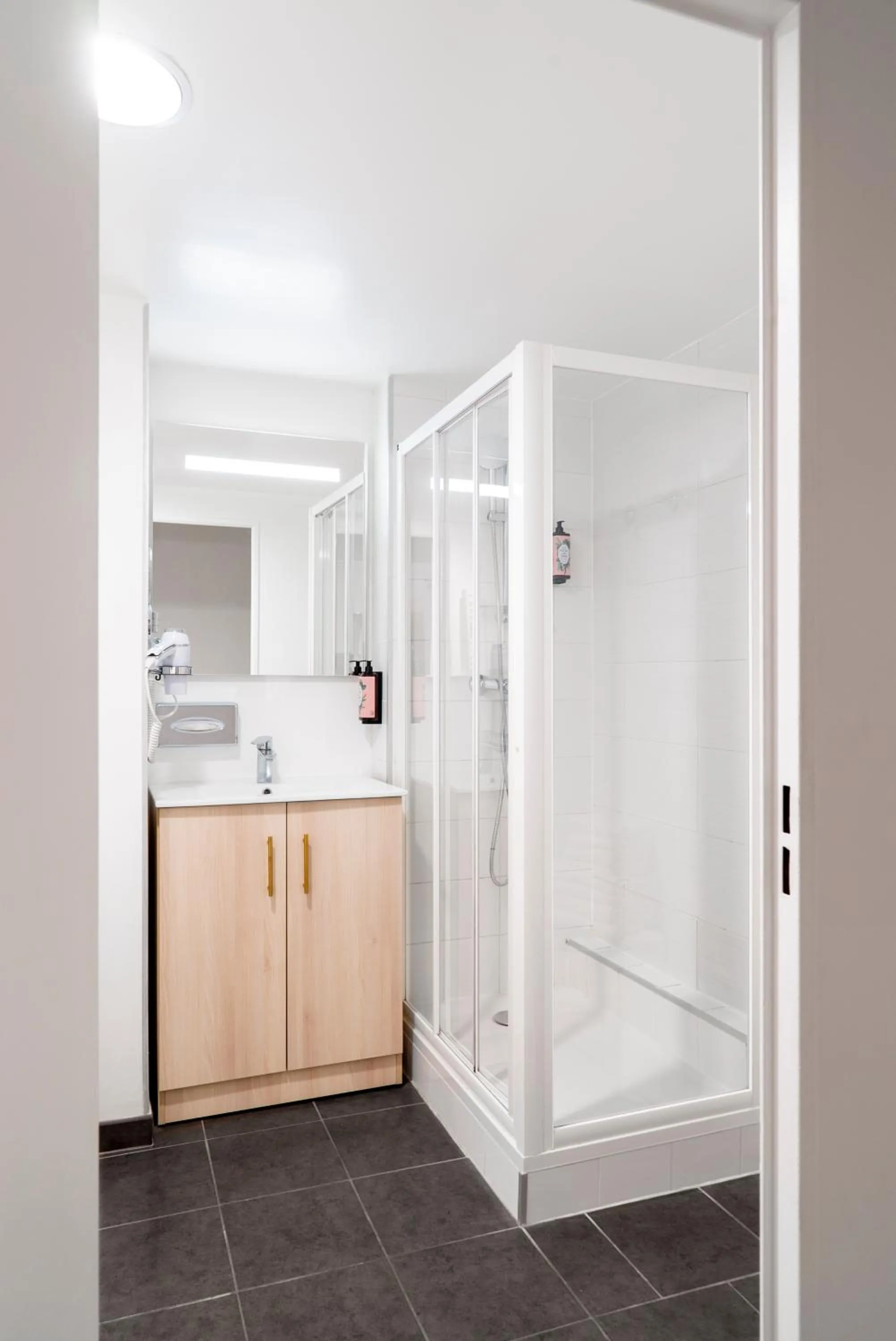 Bathroom in Residhome Paris-Guyancourt