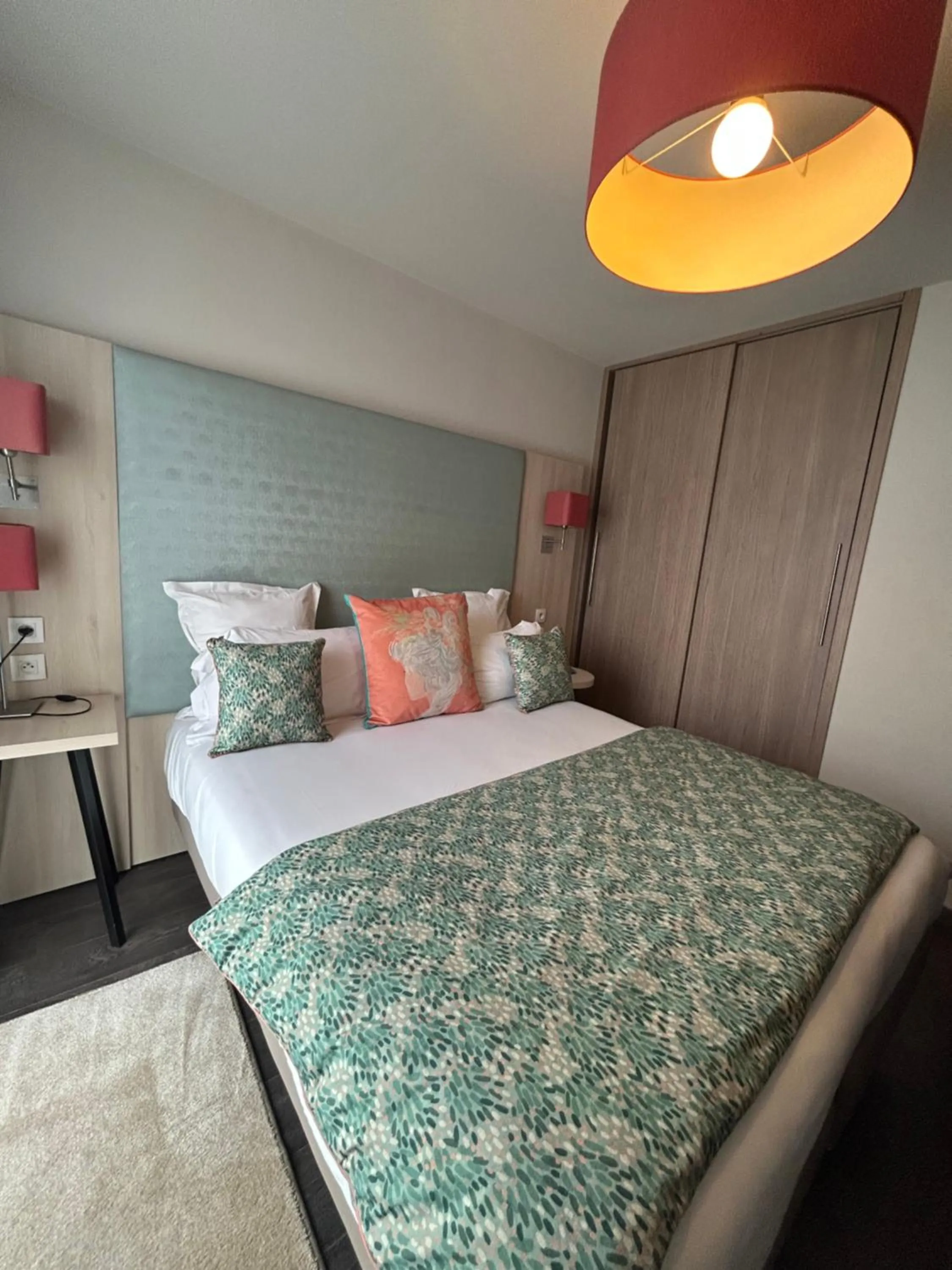 Bedroom, Bed in Residhome Paris-Guyancourt