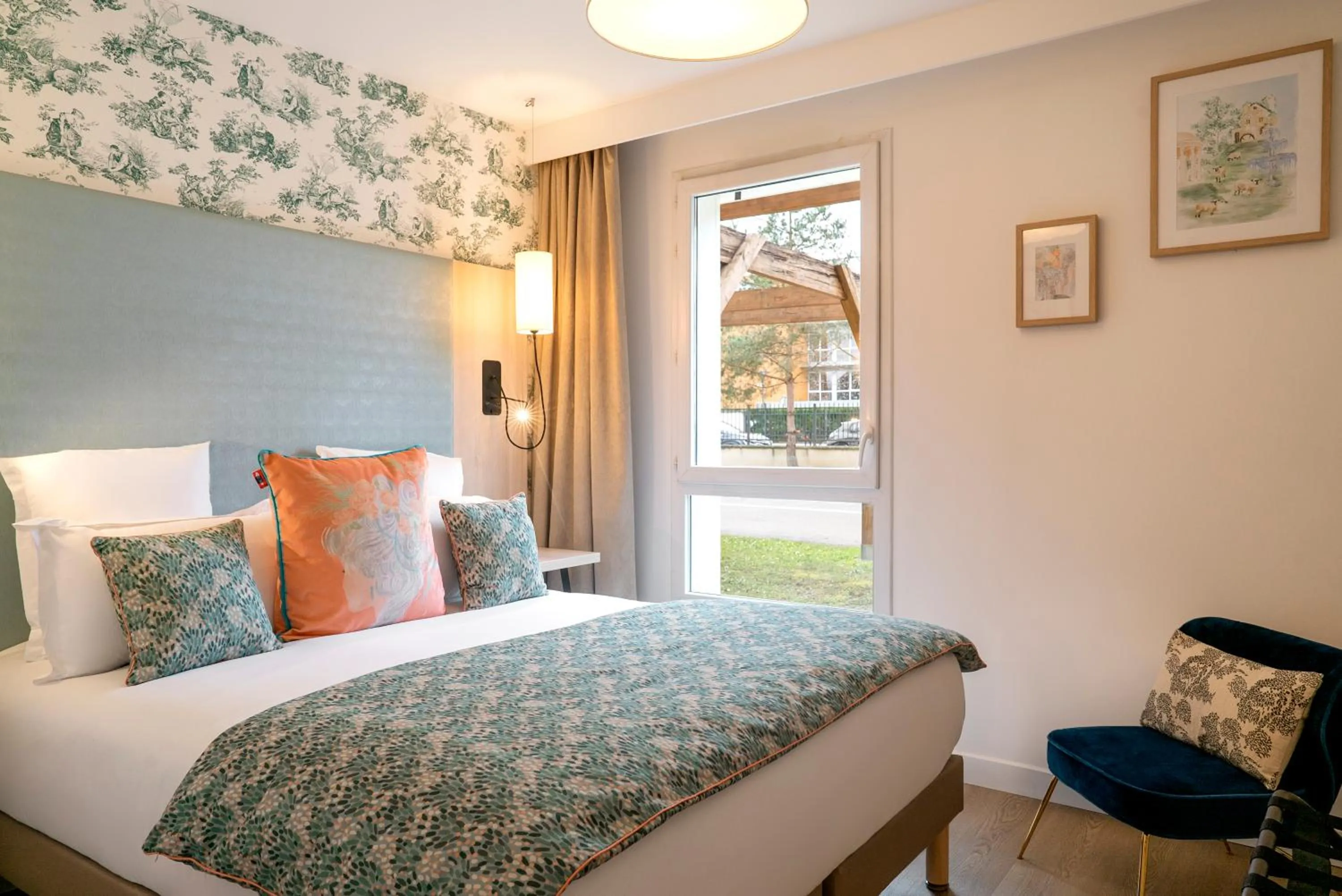 Bedroom, Bed in Residhome Paris-Guyancourt