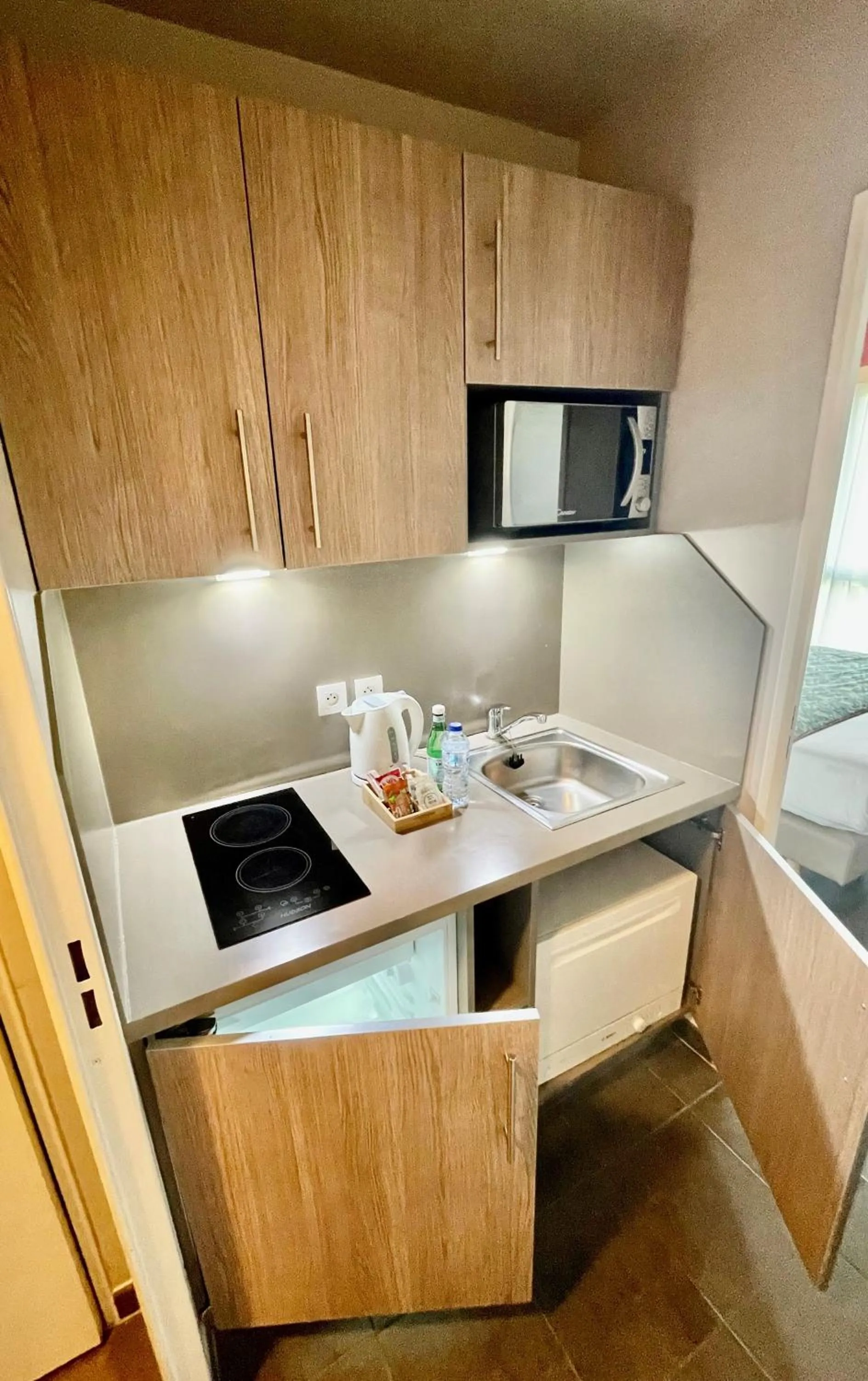 Coffee/tea facilities in Residhome Paris-Guyancourt