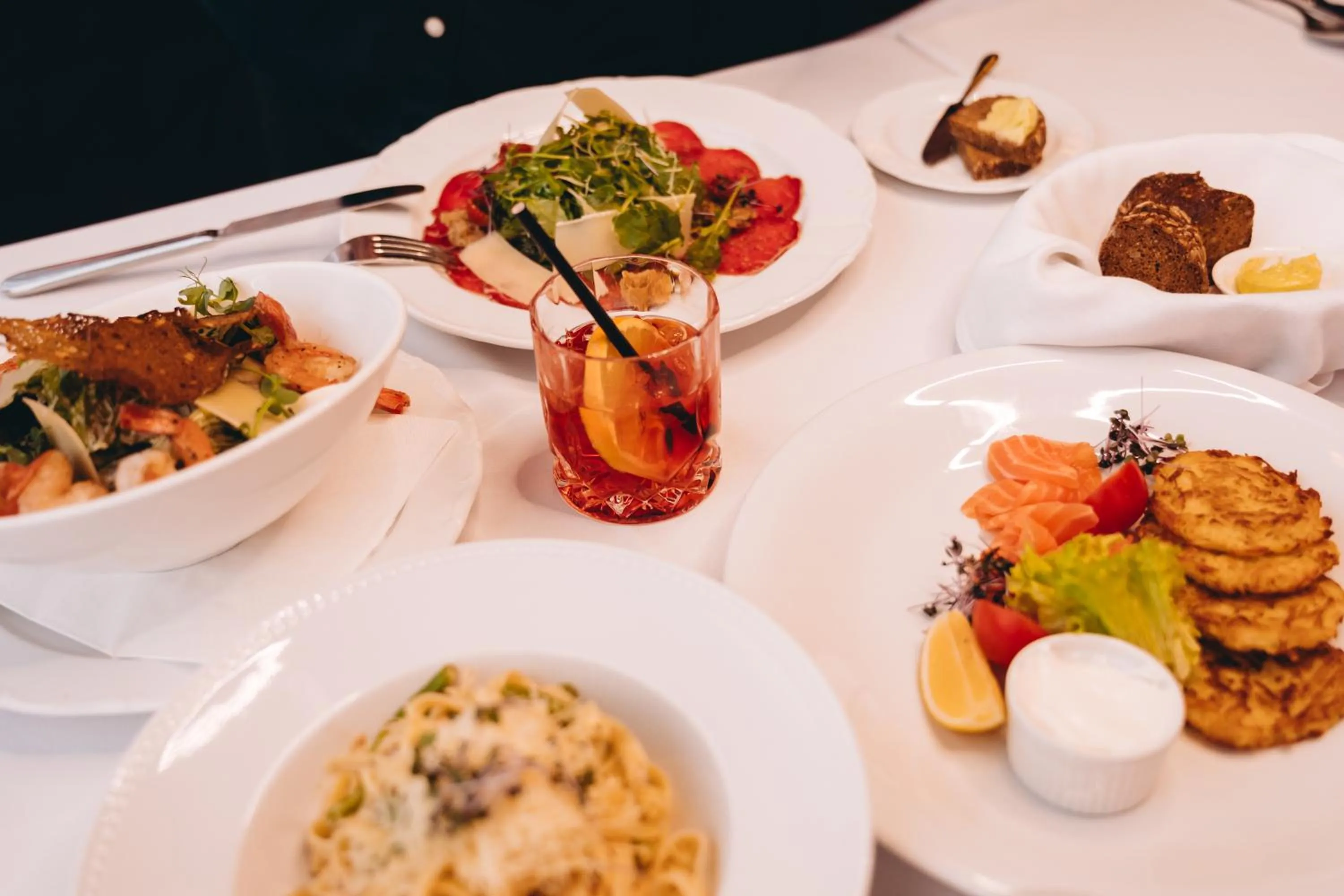 Restaurant/places to eat in Riga Islande Hotel with FREE Parking