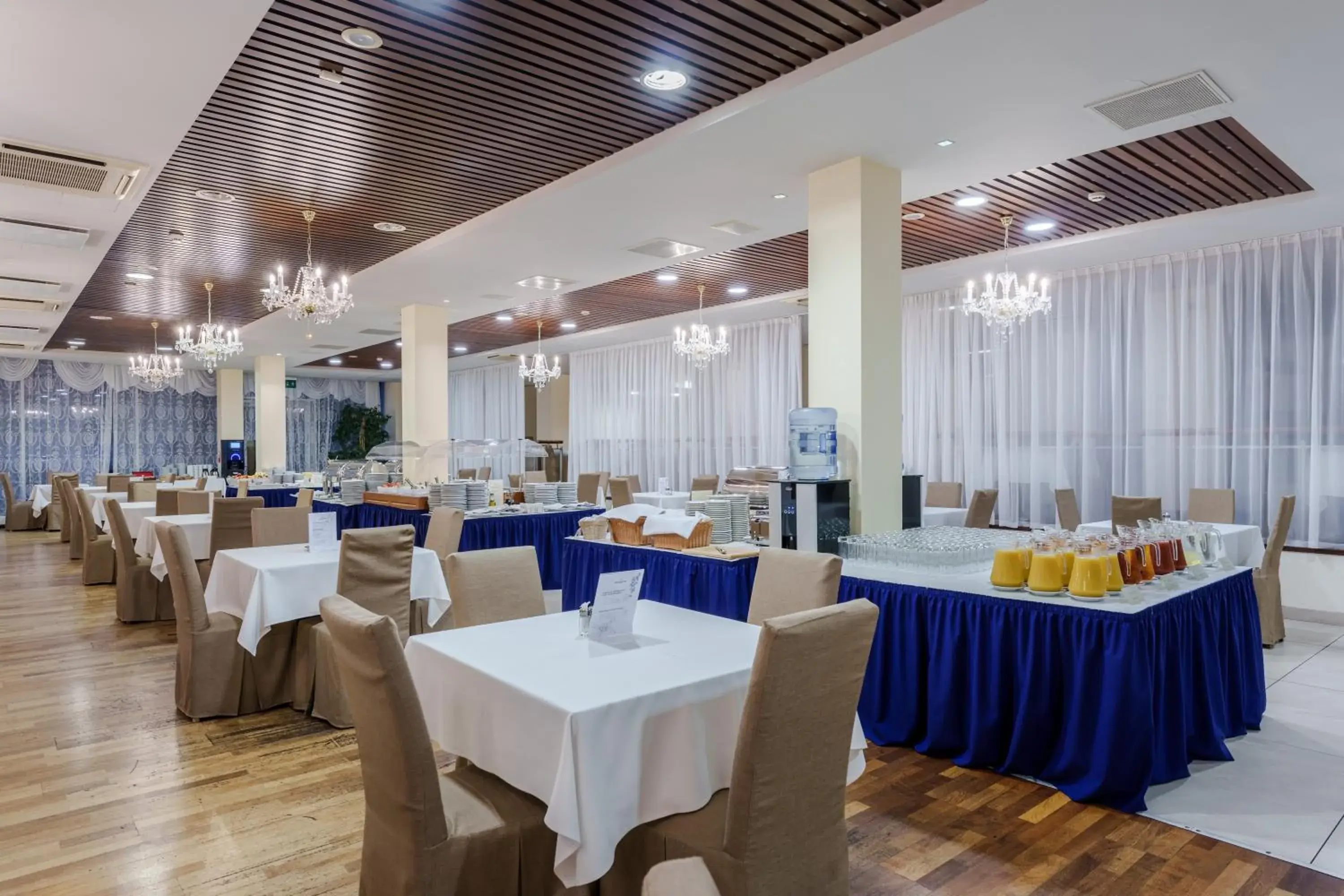 Restaurant/places to eat in Riga Islande Hotel with FREE Parking Restaurant/places to eat in Riga Islande Hotel with FREE Parking
