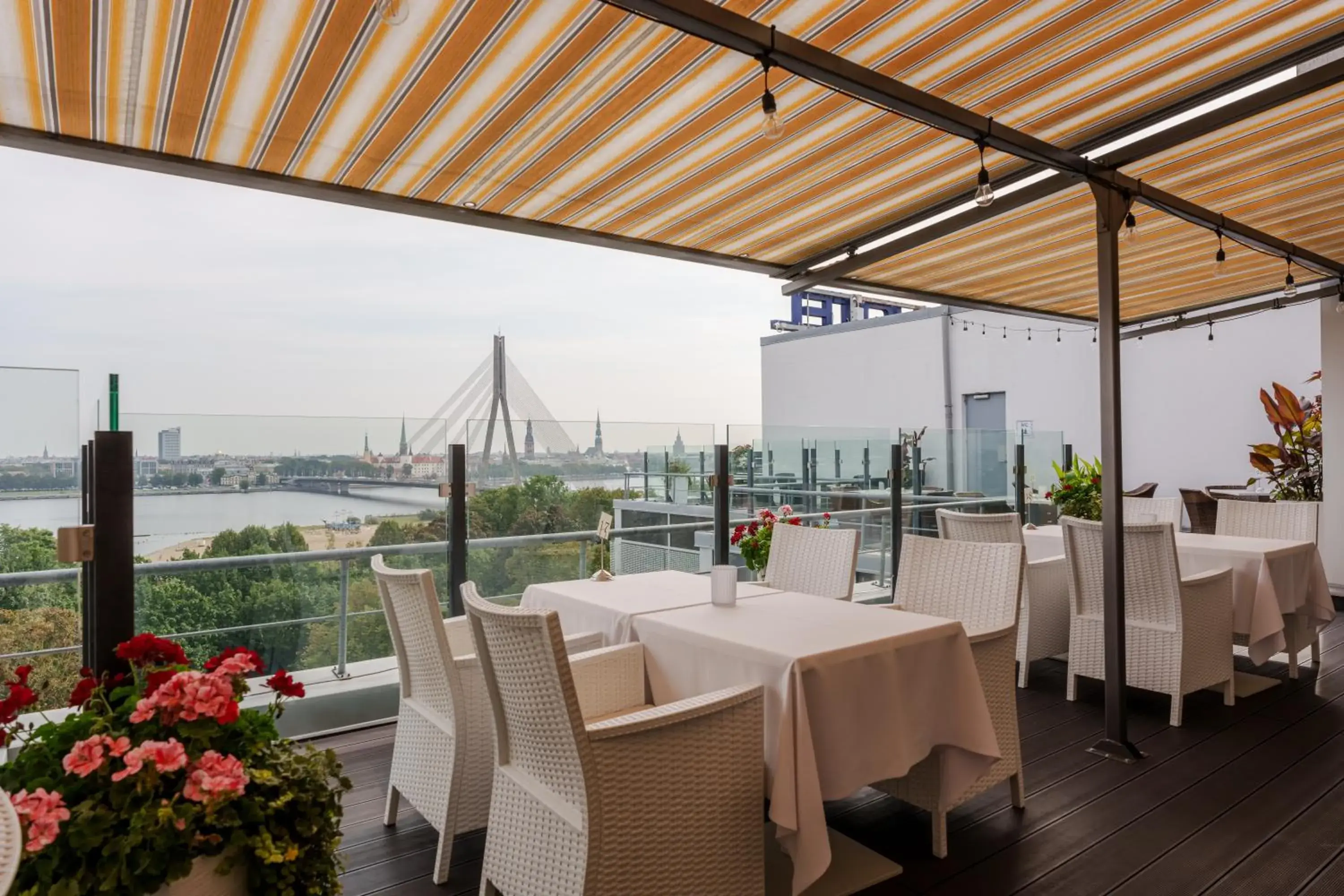 Restaurant/places to eat in Riga Islande Hotel with FREE Parking Restaurant/places to eat in Riga Islande Hotel with FREE Parking