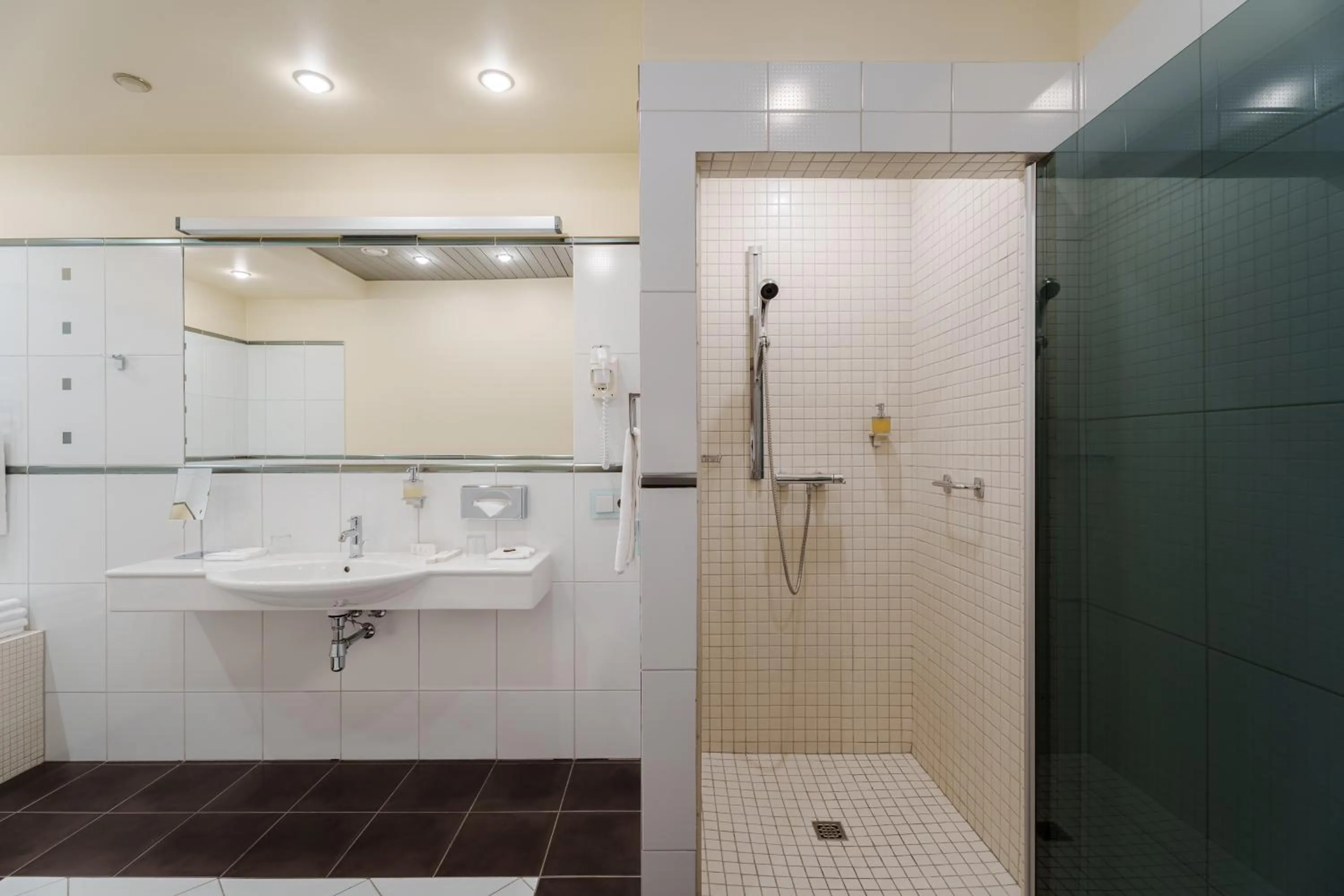 Shower in Riga Islande Hotel with FREE Parking