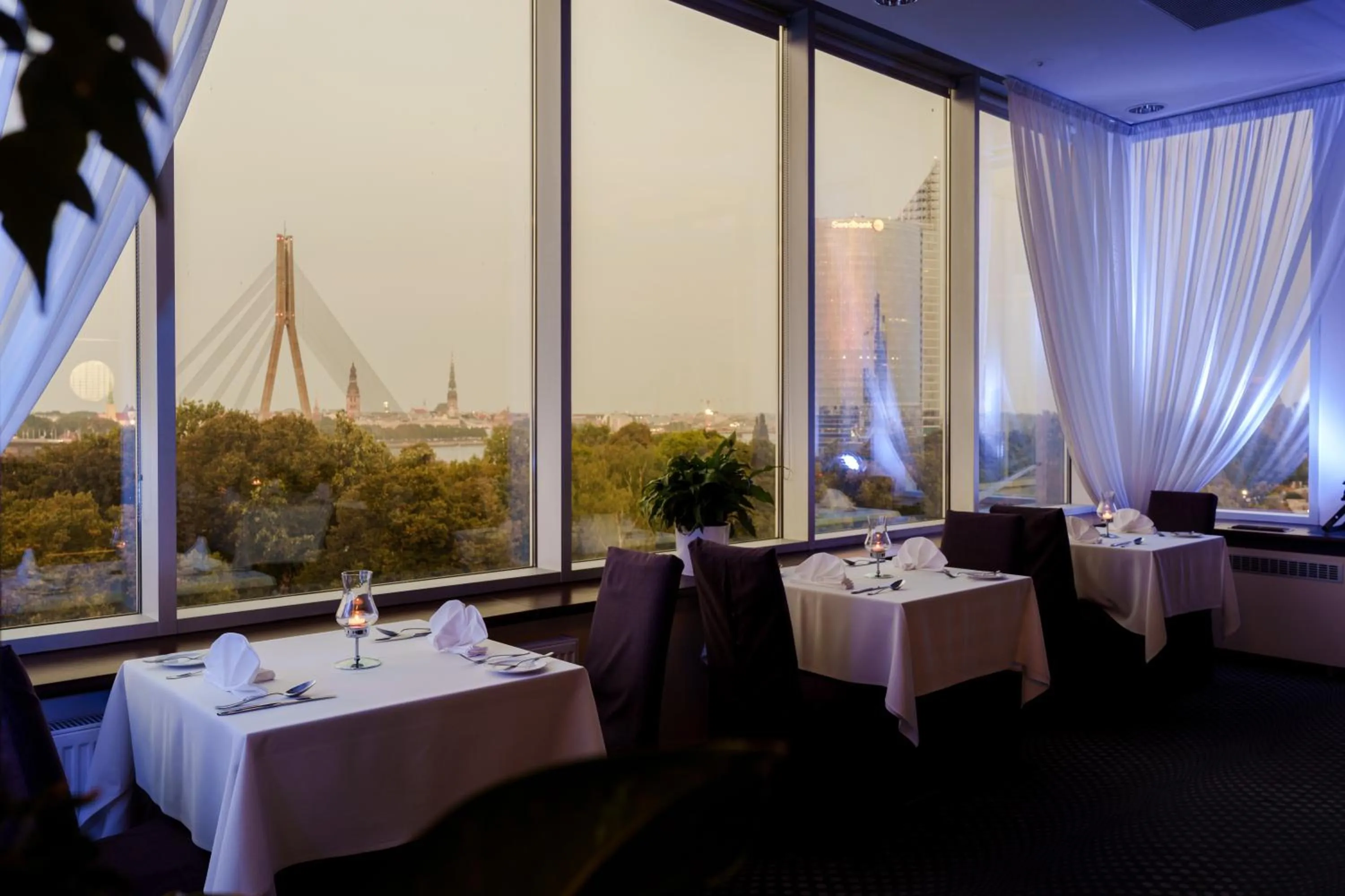Restaurant/places to eat in Riga Islande Hotel with FREE Parking