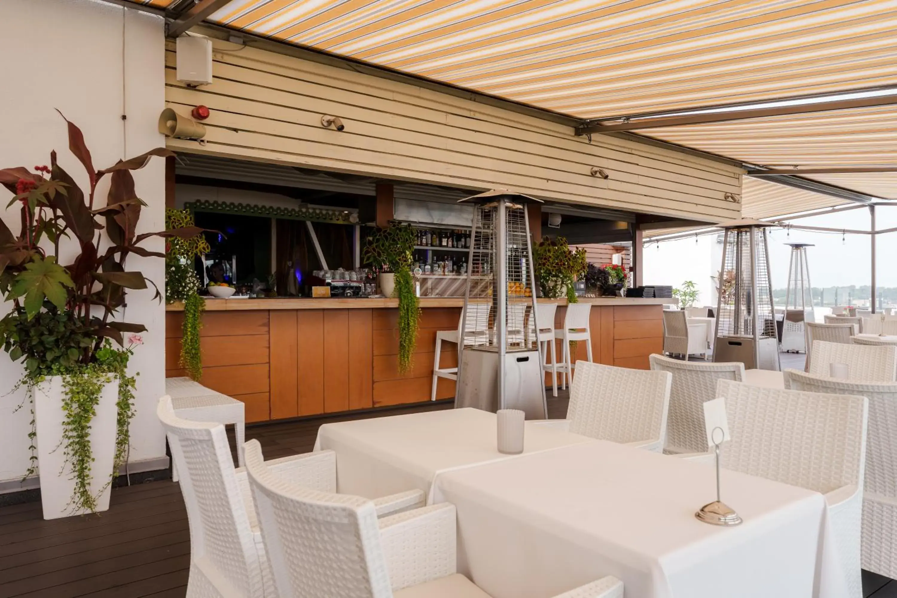 Restaurant/places to eat in Riga Islande Hotel with FREE Parking Restaurant/places to eat in Riga Islande Hotel with FREE Parking