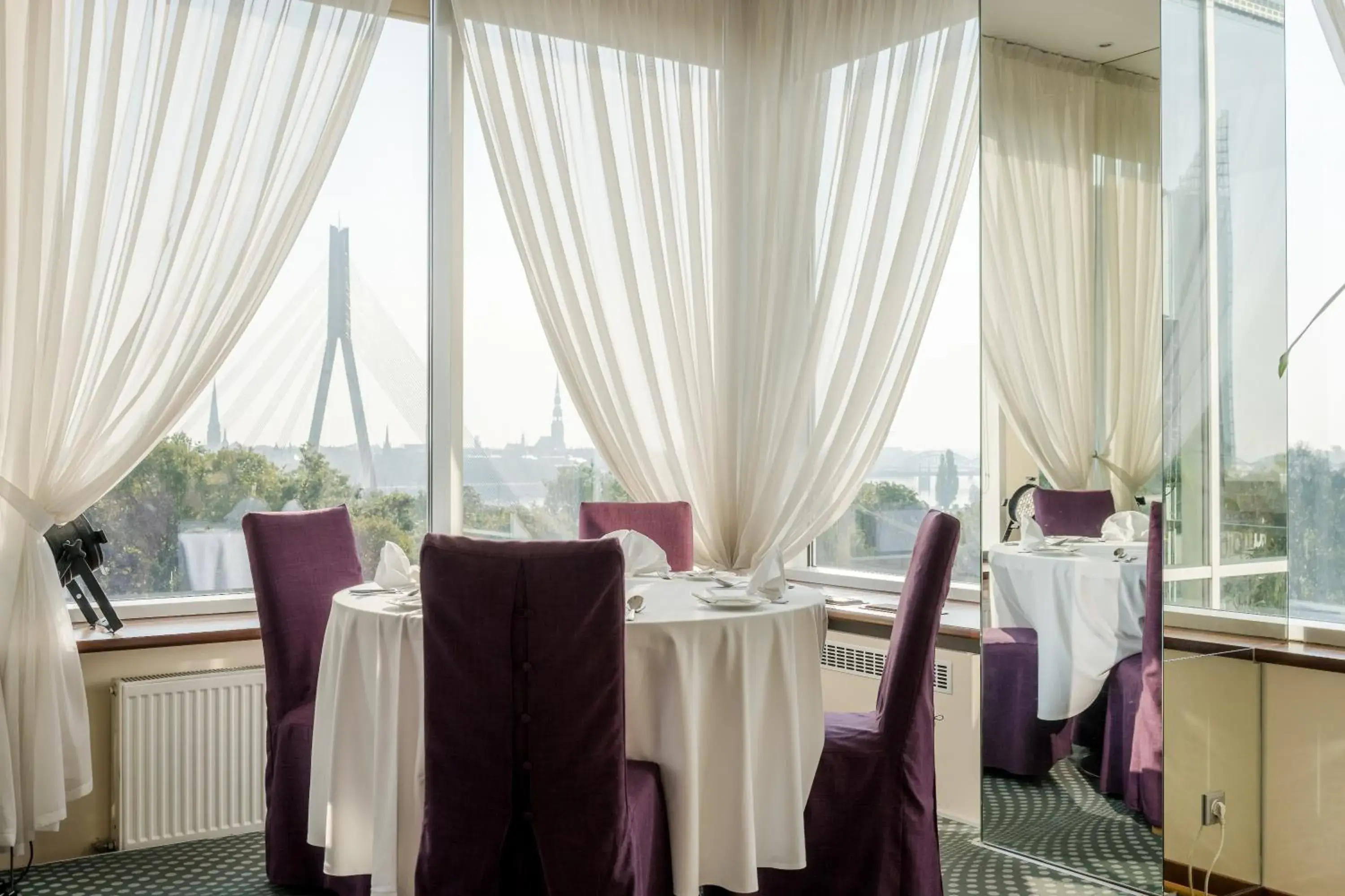 Restaurant/places to eat in Riga Islande Hotel with FREE Parking Restaurant/places to eat in Riga Islande Hotel with FREE Parking