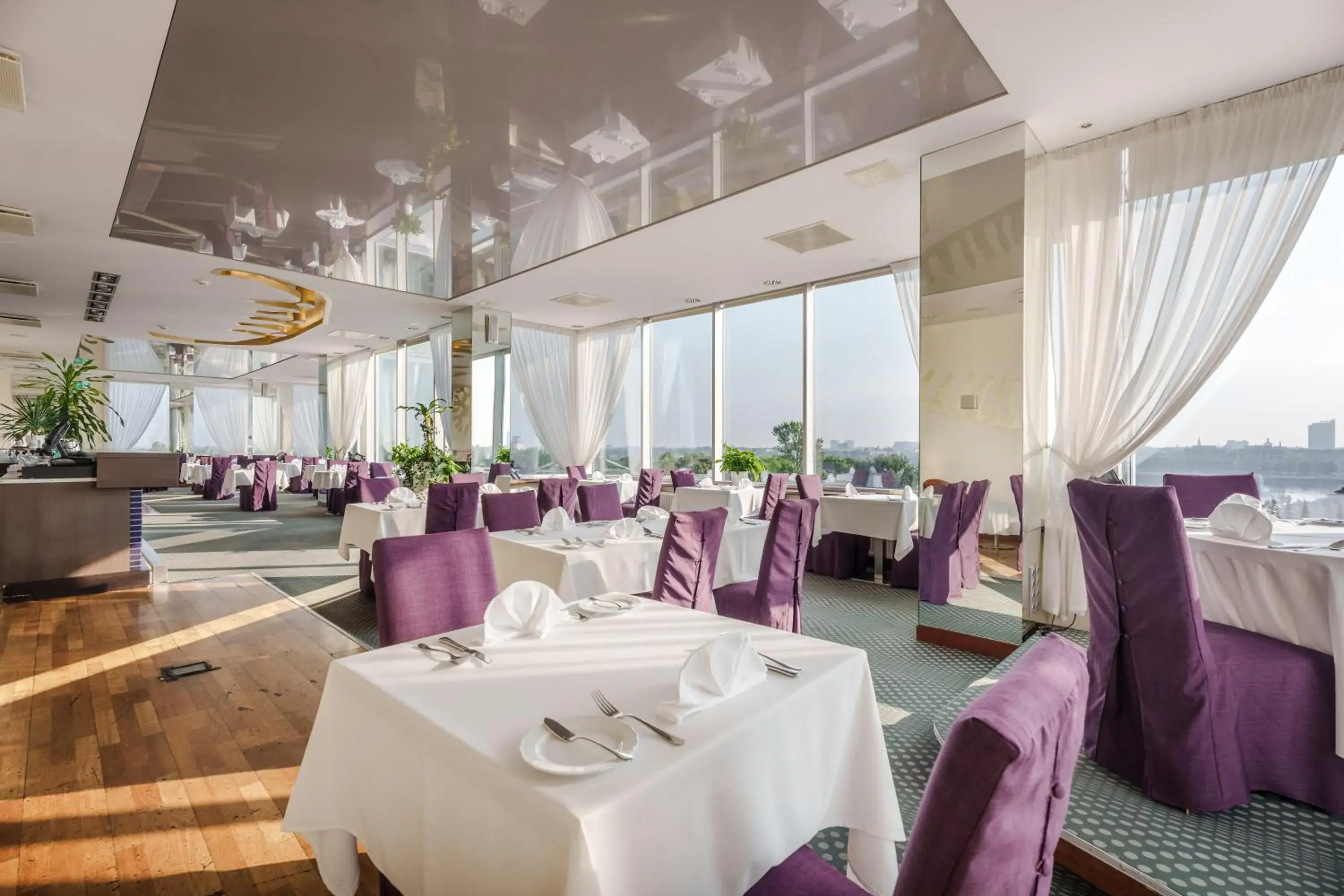 Restaurant/places to eat in Riga Islande Hotel with FREE Parking Restaurant/places to eat in Riga Islande Hotel with FREE Parking