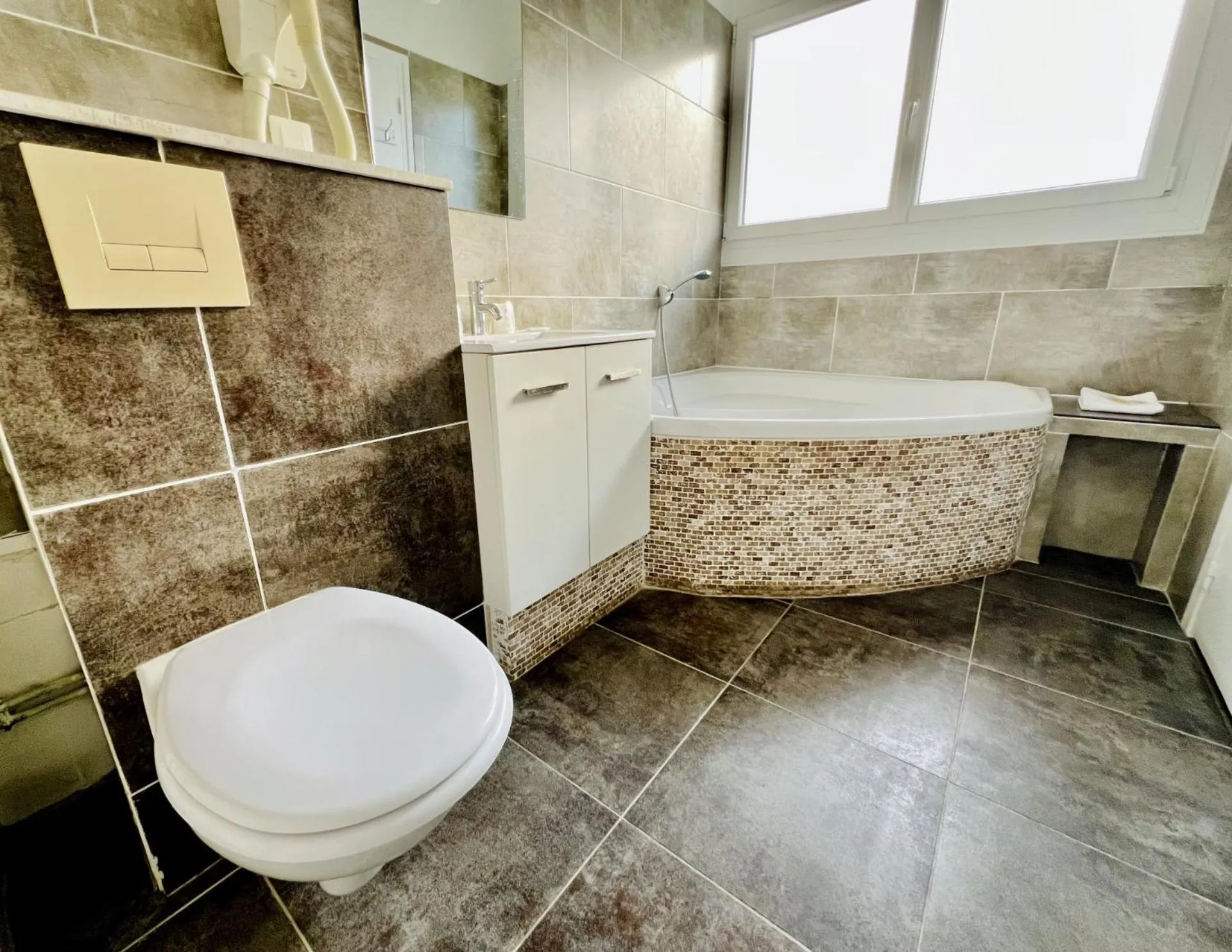 Bathroom in Hôtel Le Littoral - Berck sur Mer