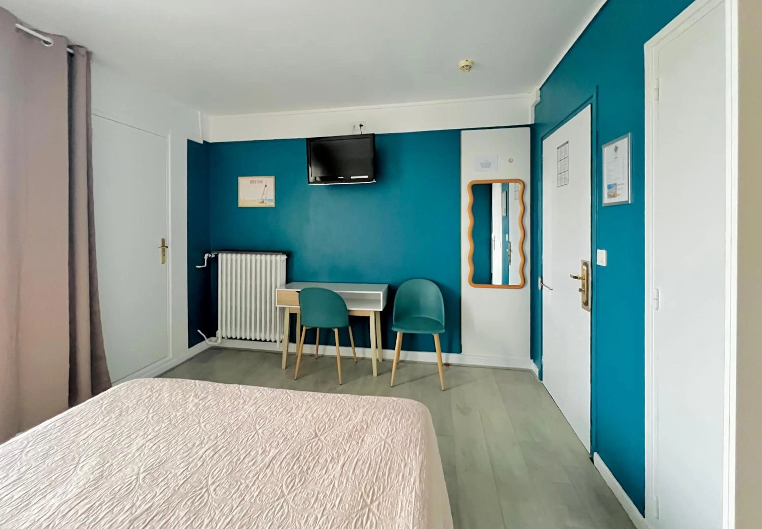 Photo of the whole room, Bed in Hôtel Le Littoral - Berck sur Mer
