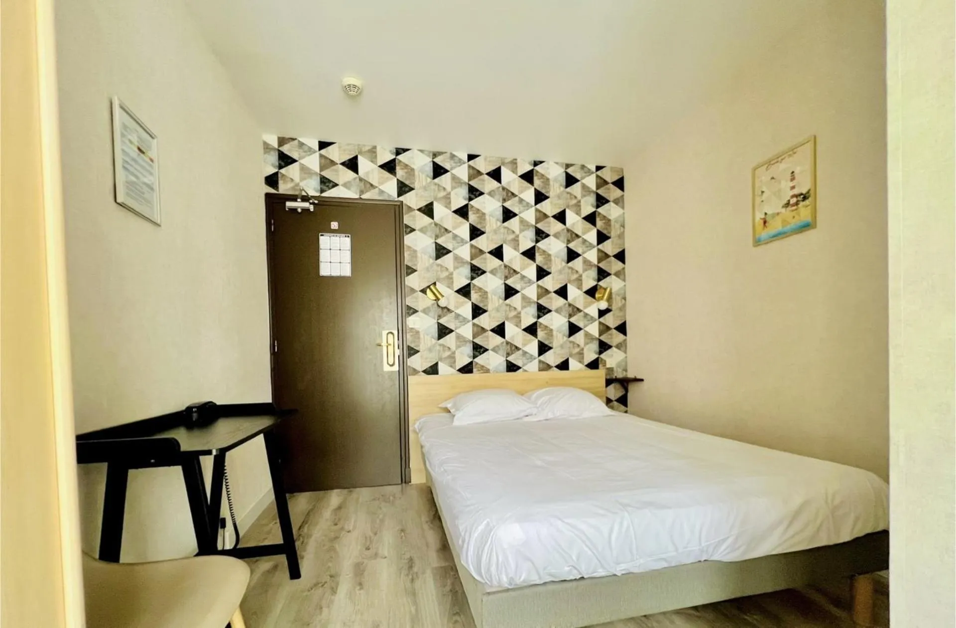 Photo of the whole room, Bed in Hôtel Le Littoral - Berck sur Mer