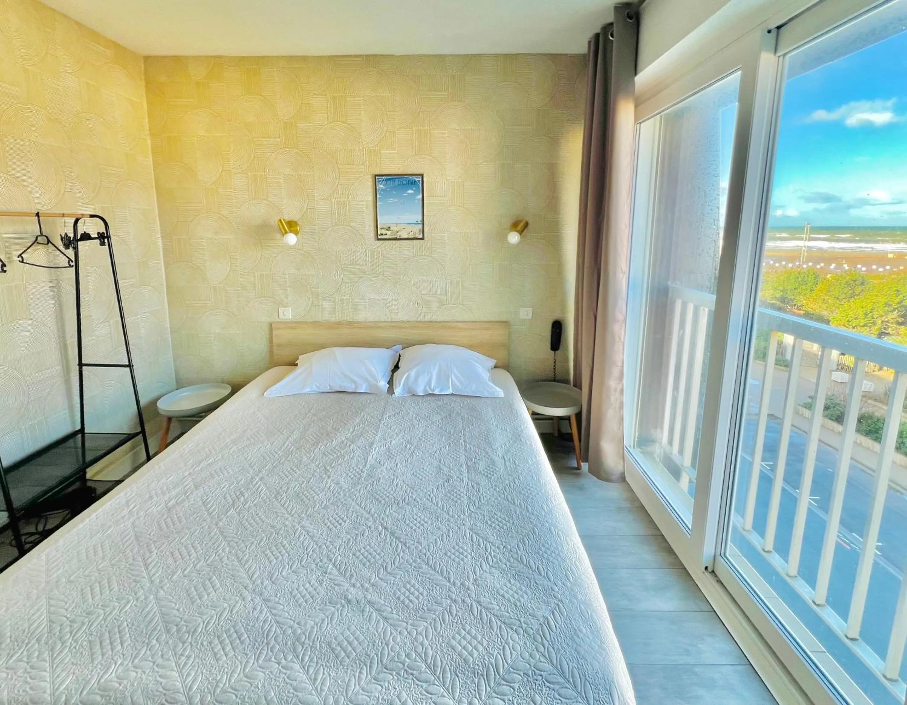 Photo of the whole room, Bed in Hôtel Le Littoral - Berck sur Mer
