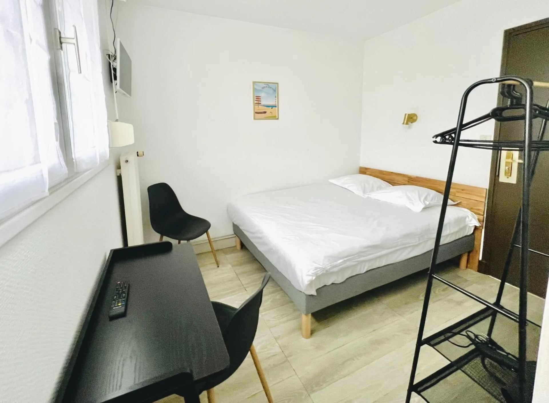 Bedroom, Bed in Hôtel Le Littoral - Berck sur Mer