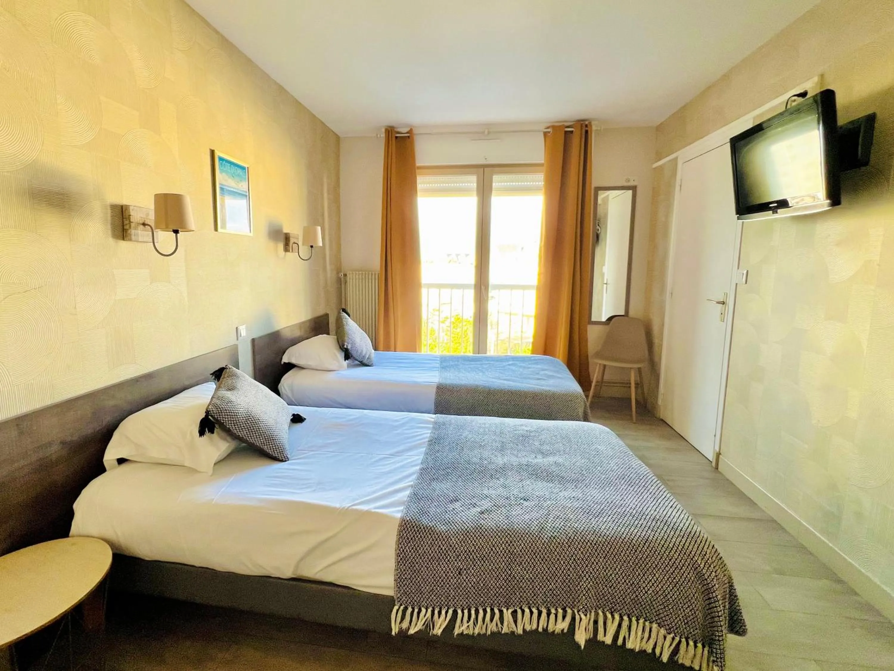 Photo of the whole room, Bed in Hôtel Le Littoral - Berck sur Mer