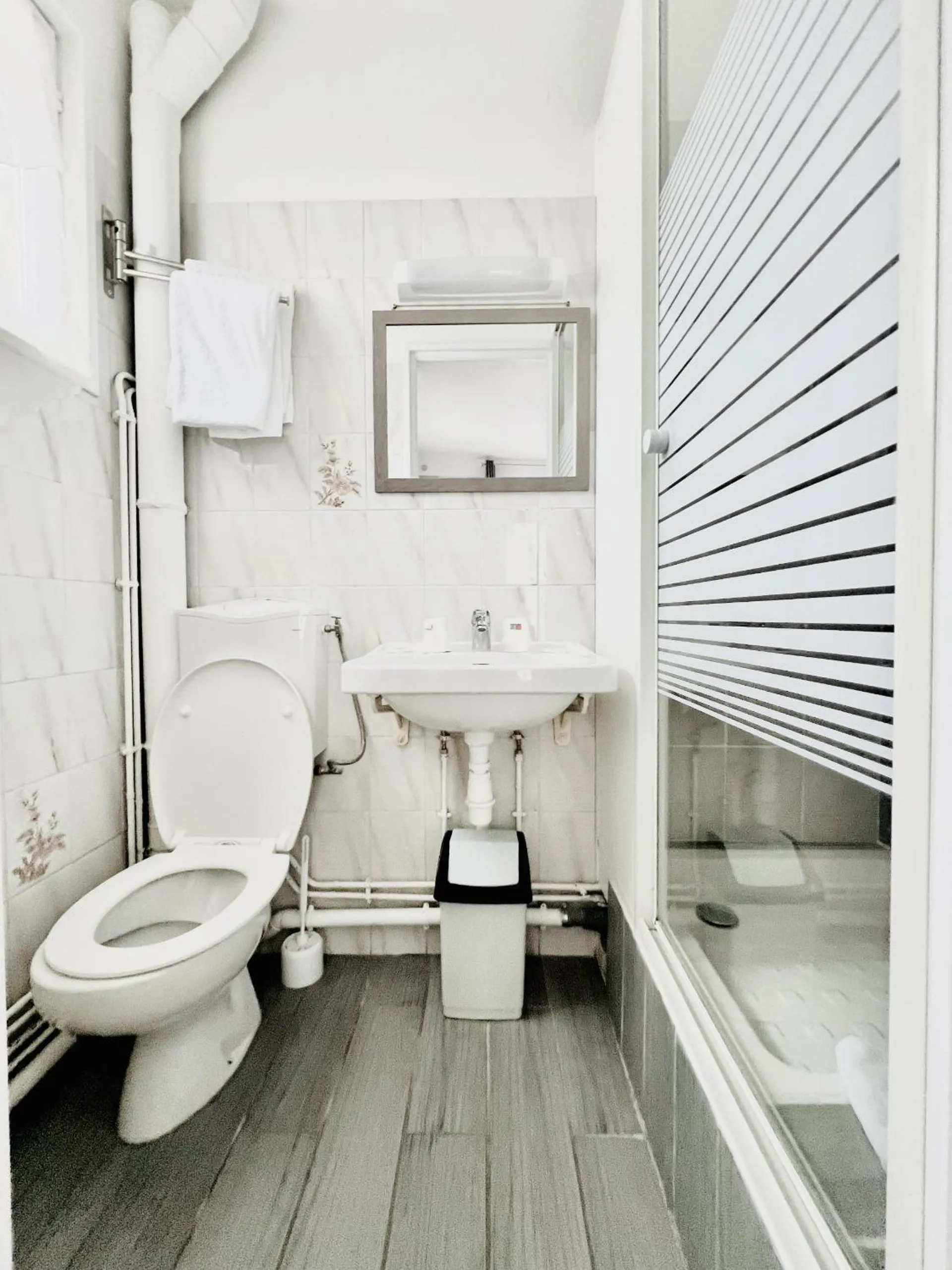 Bathroom in Hôtel Le Littoral - Berck sur Mer
