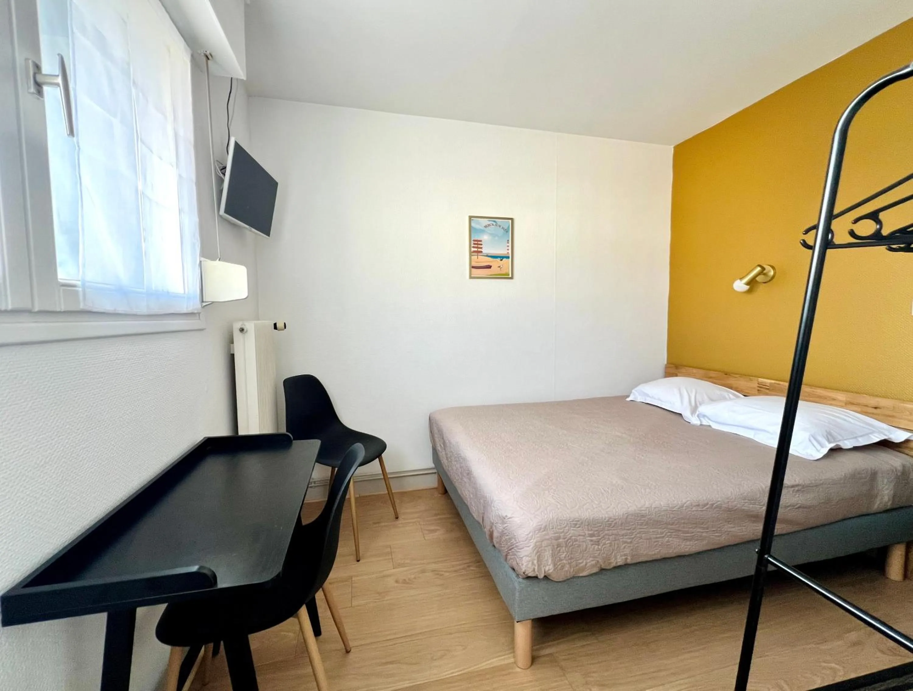Photo of the whole room, Bed in Hôtel Le Littoral - Berck sur Mer