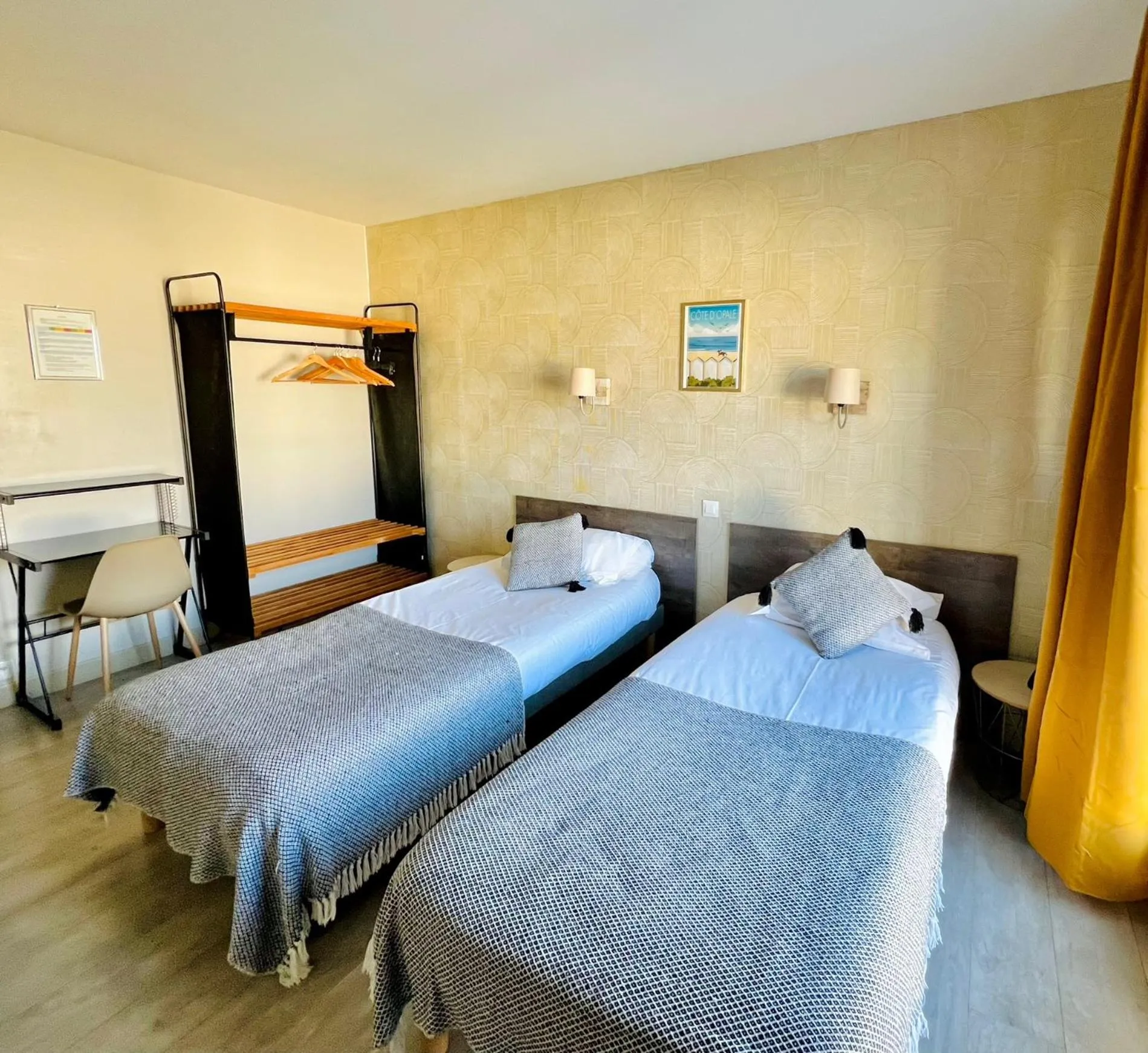 Photo of the whole room, Bed in Hôtel Le Littoral - Berck sur Mer