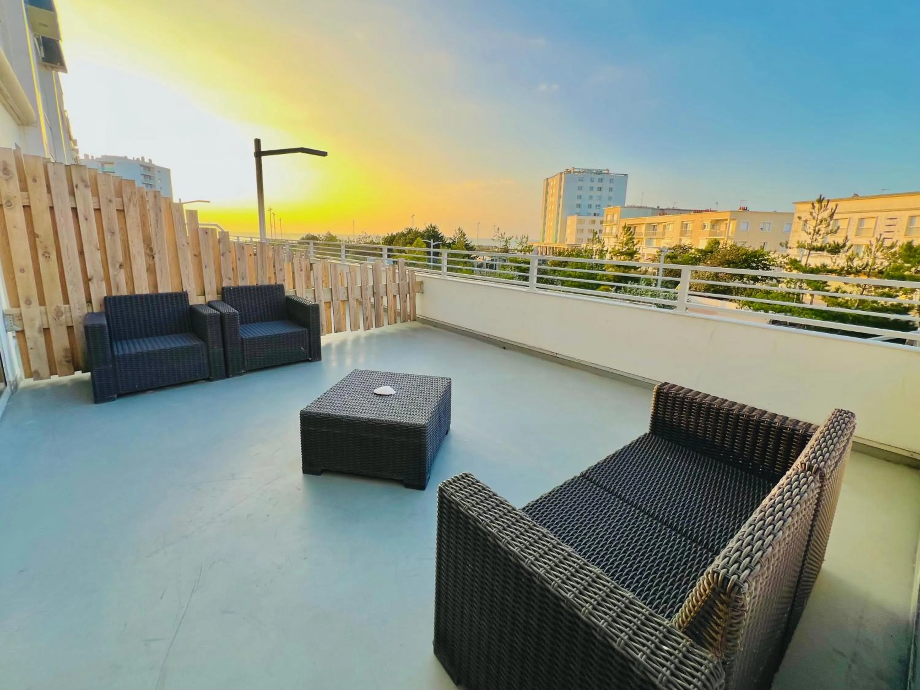 Patio in Hôtel Le Littoral - Berck sur Mer