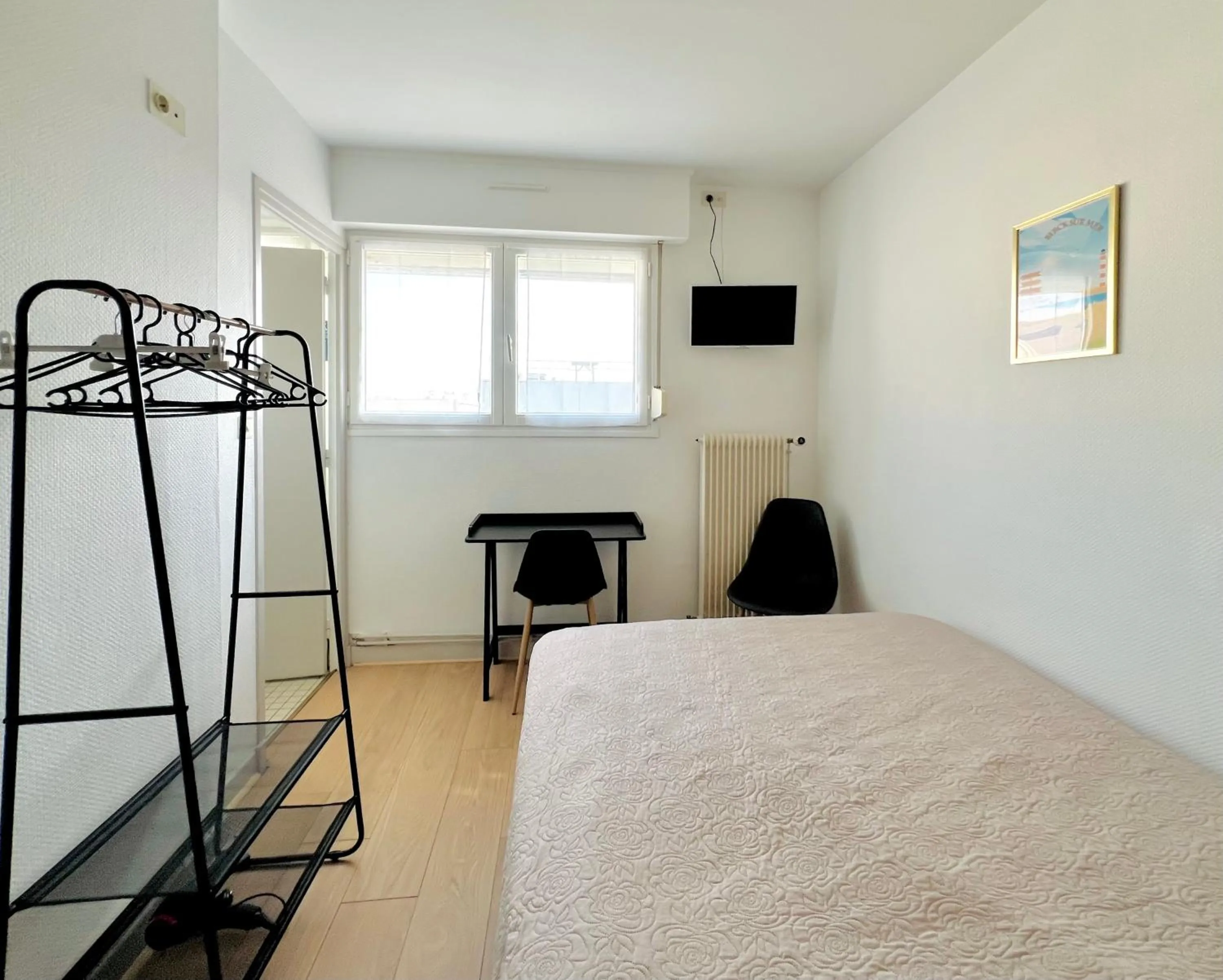 Photo of the whole room, Bed in Hôtel Le Littoral - Berck sur Mer